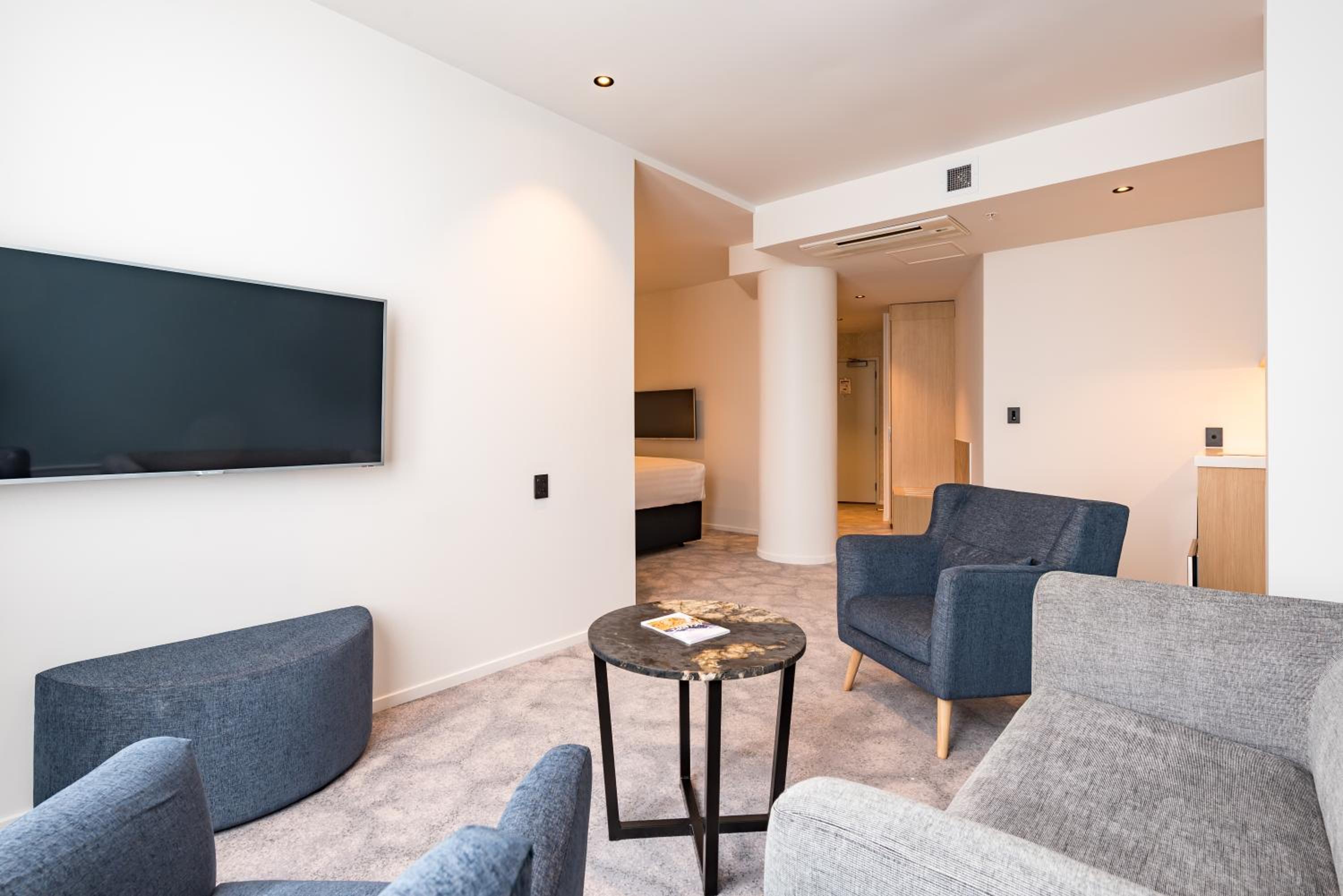 Premier King Room - City View