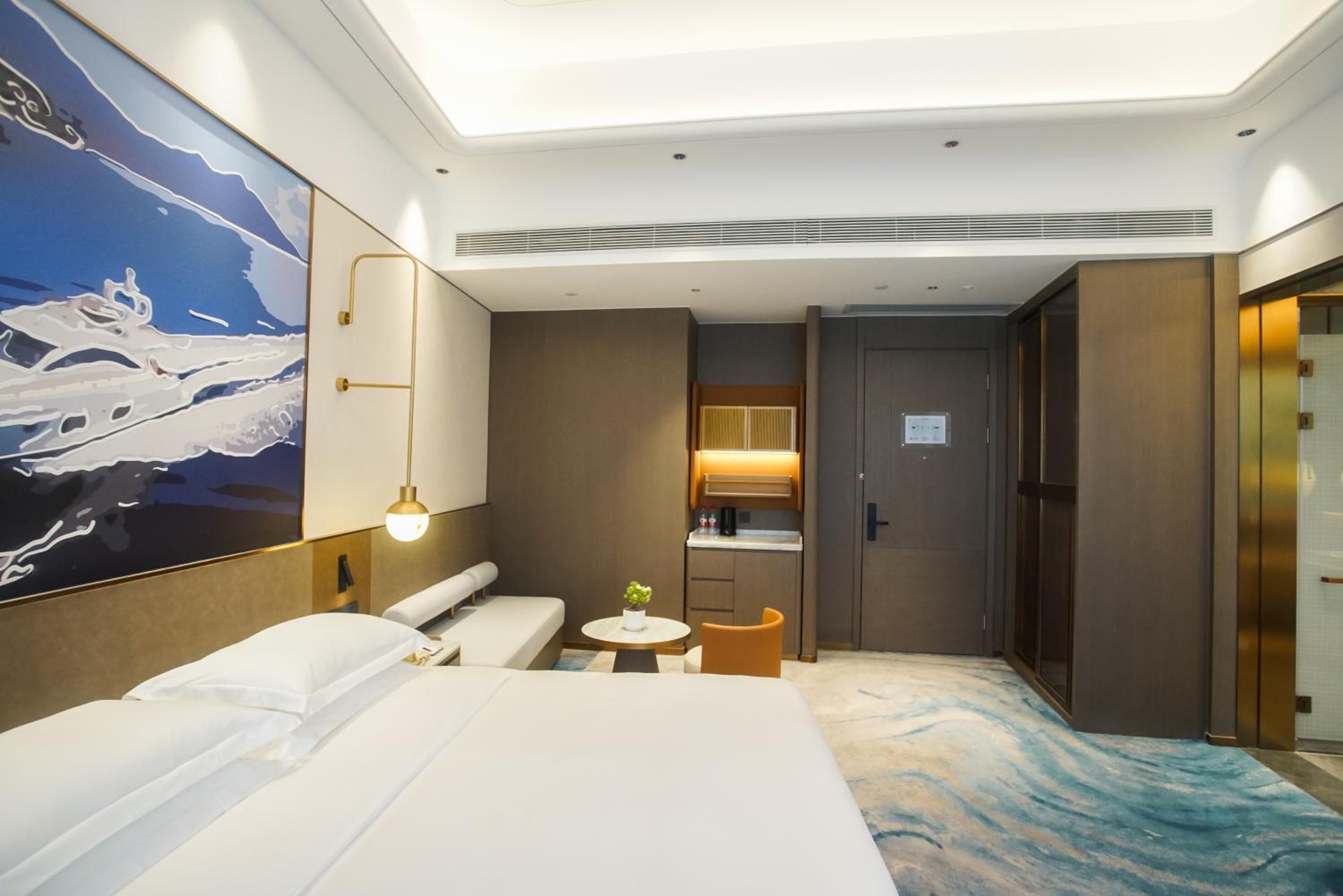 Ocean Deluxe king size bed Room