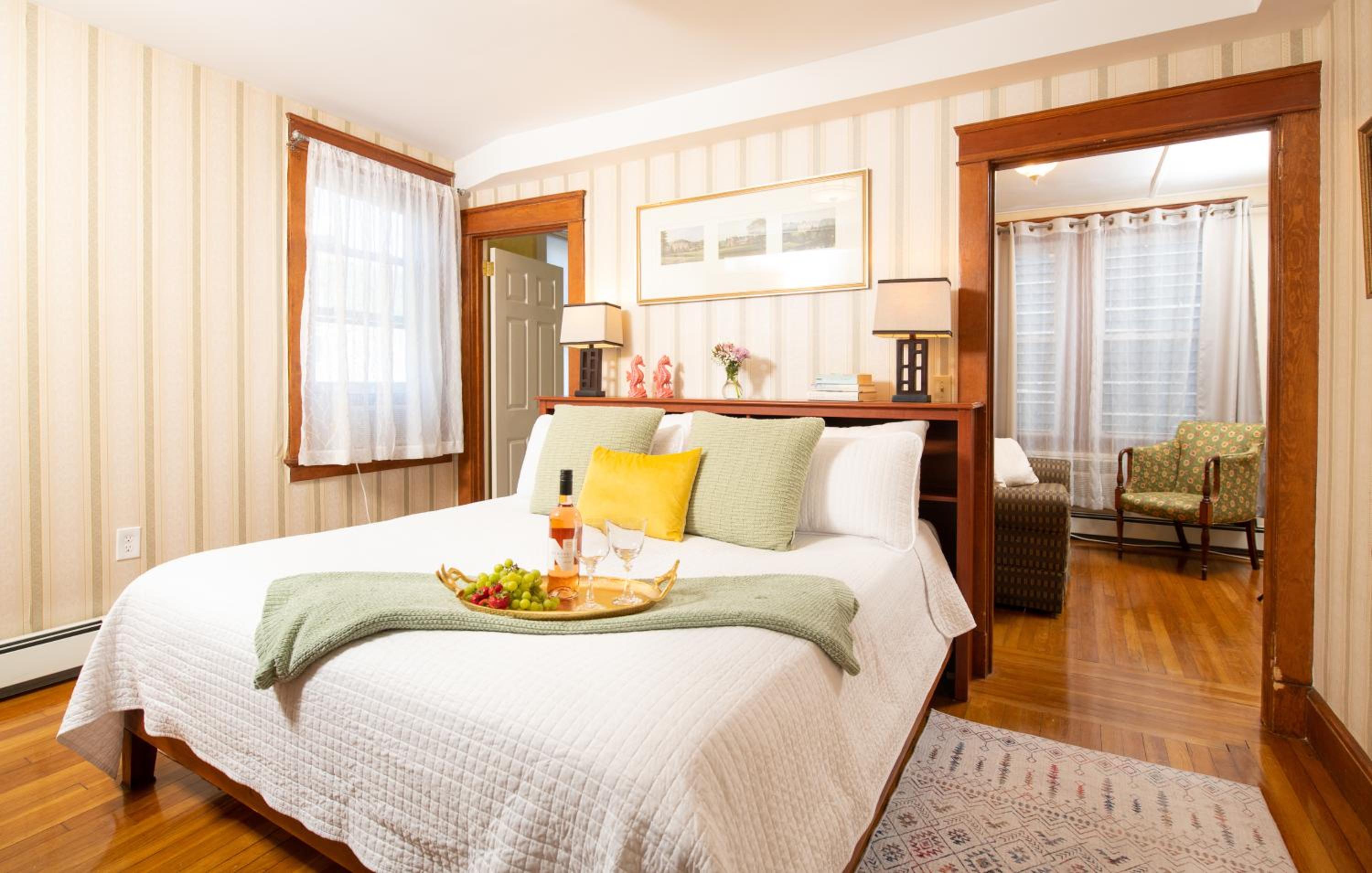 Apartment Suite, Jetted Tub (Pet Friendly)