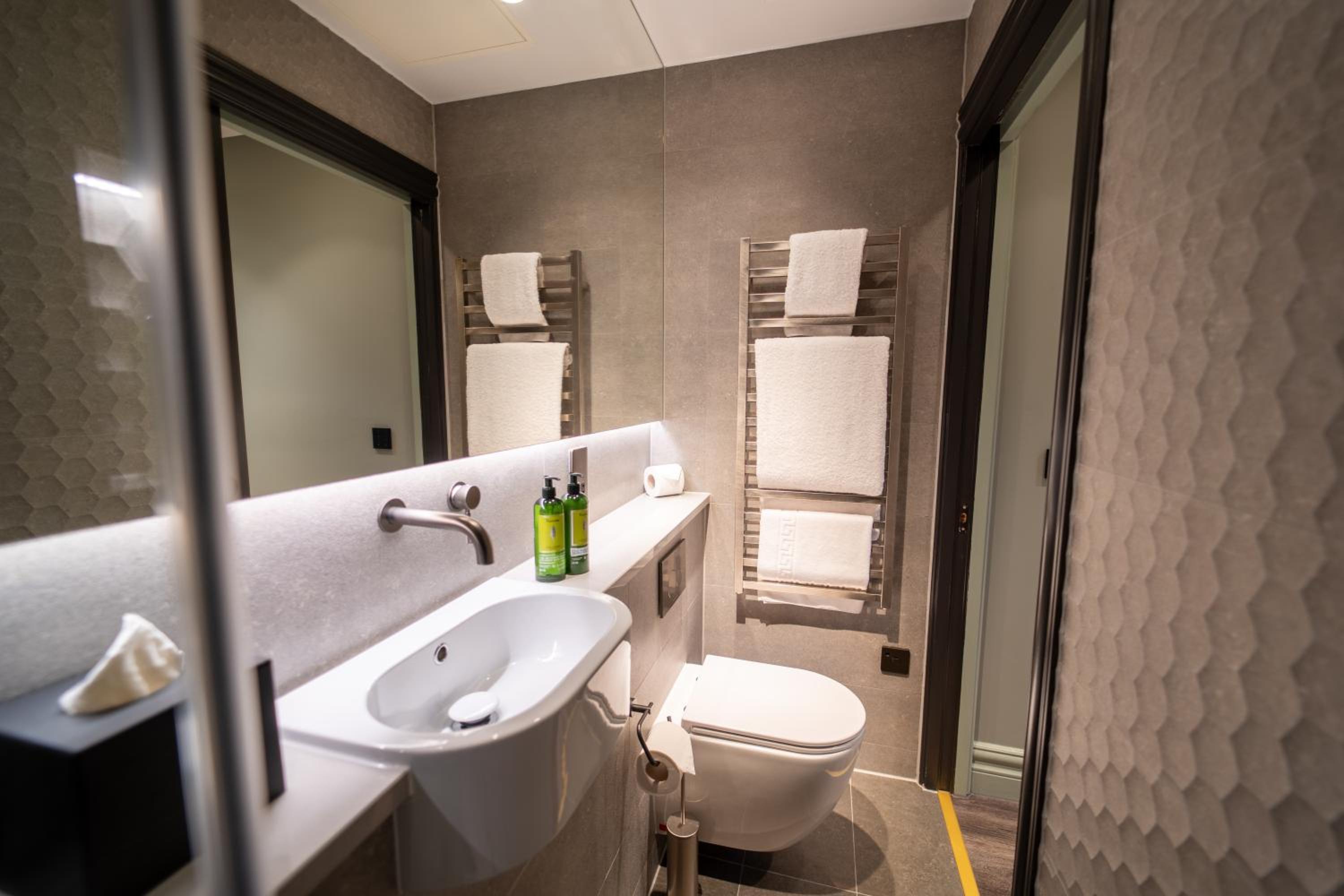 Duplex King Suite with Living Area and Kitchenette - Non-Smoking