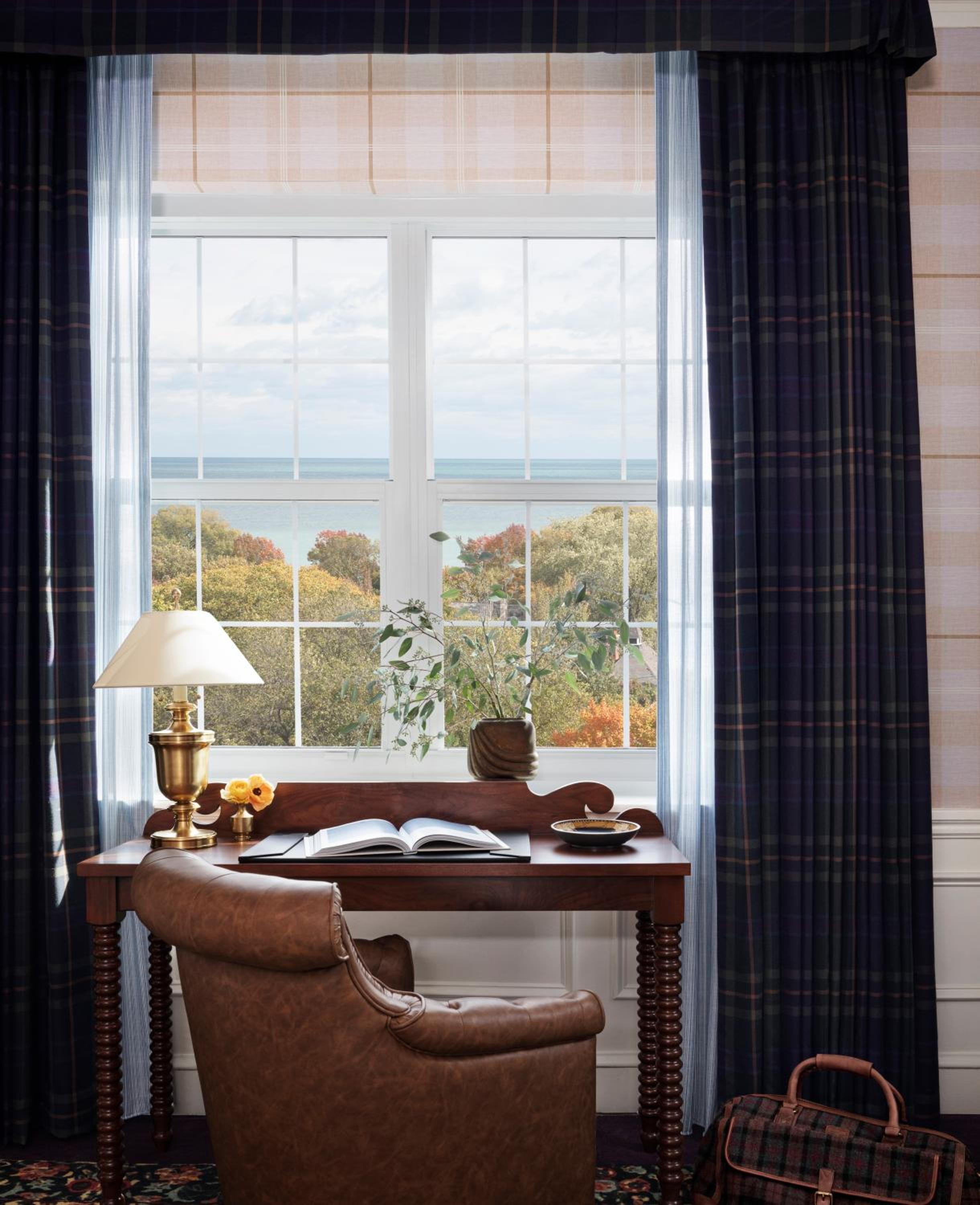 Graduate King Room with Lake View