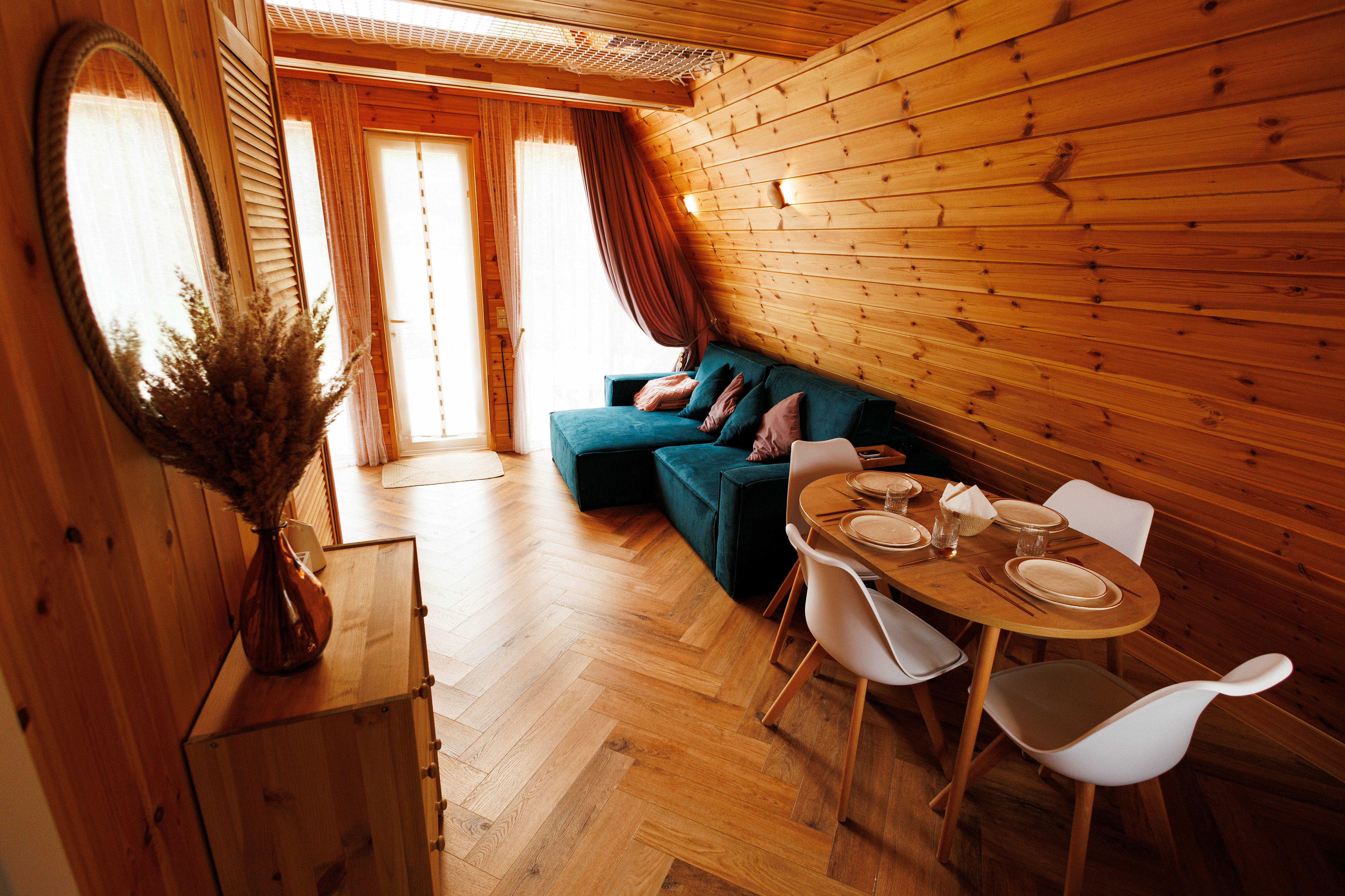 Треугольный дом Путешественник