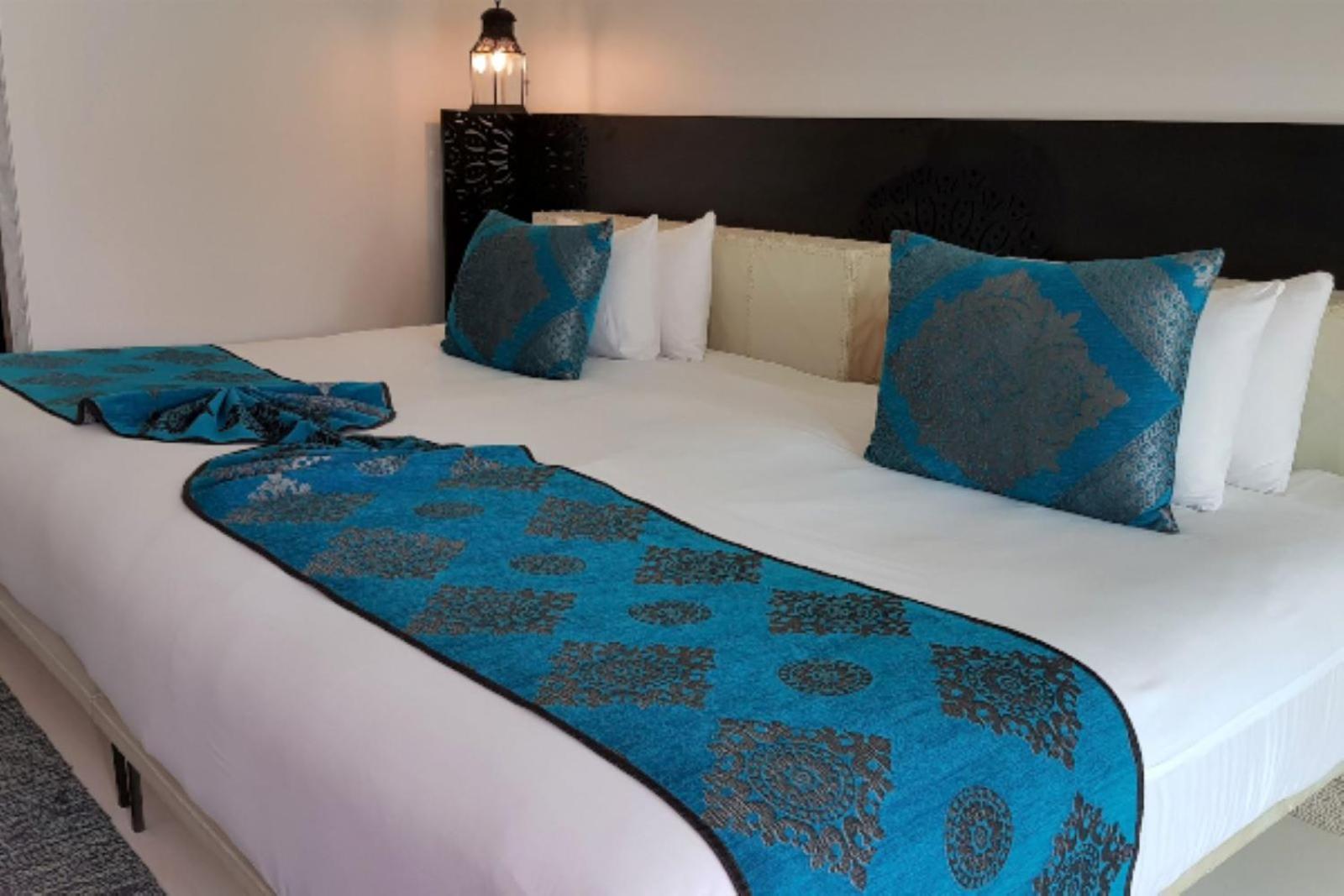 Junior Family Suite with Pool View