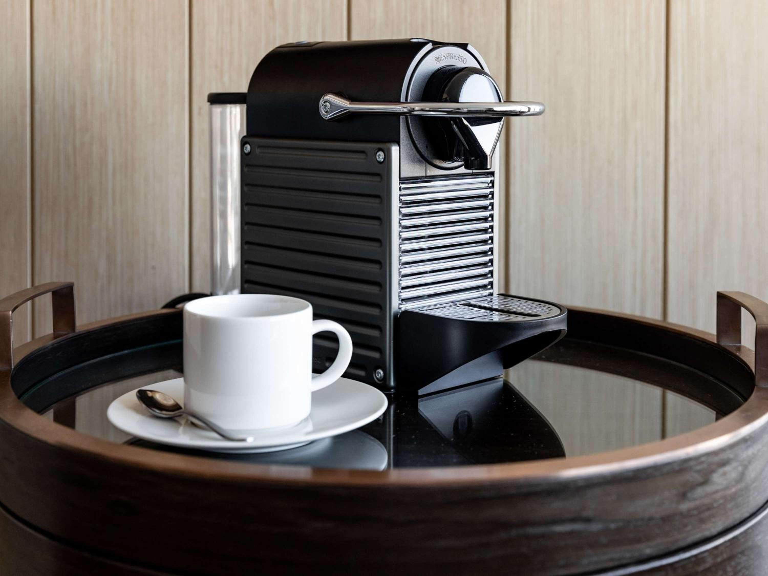 Luxury Corner Room with One King Bed