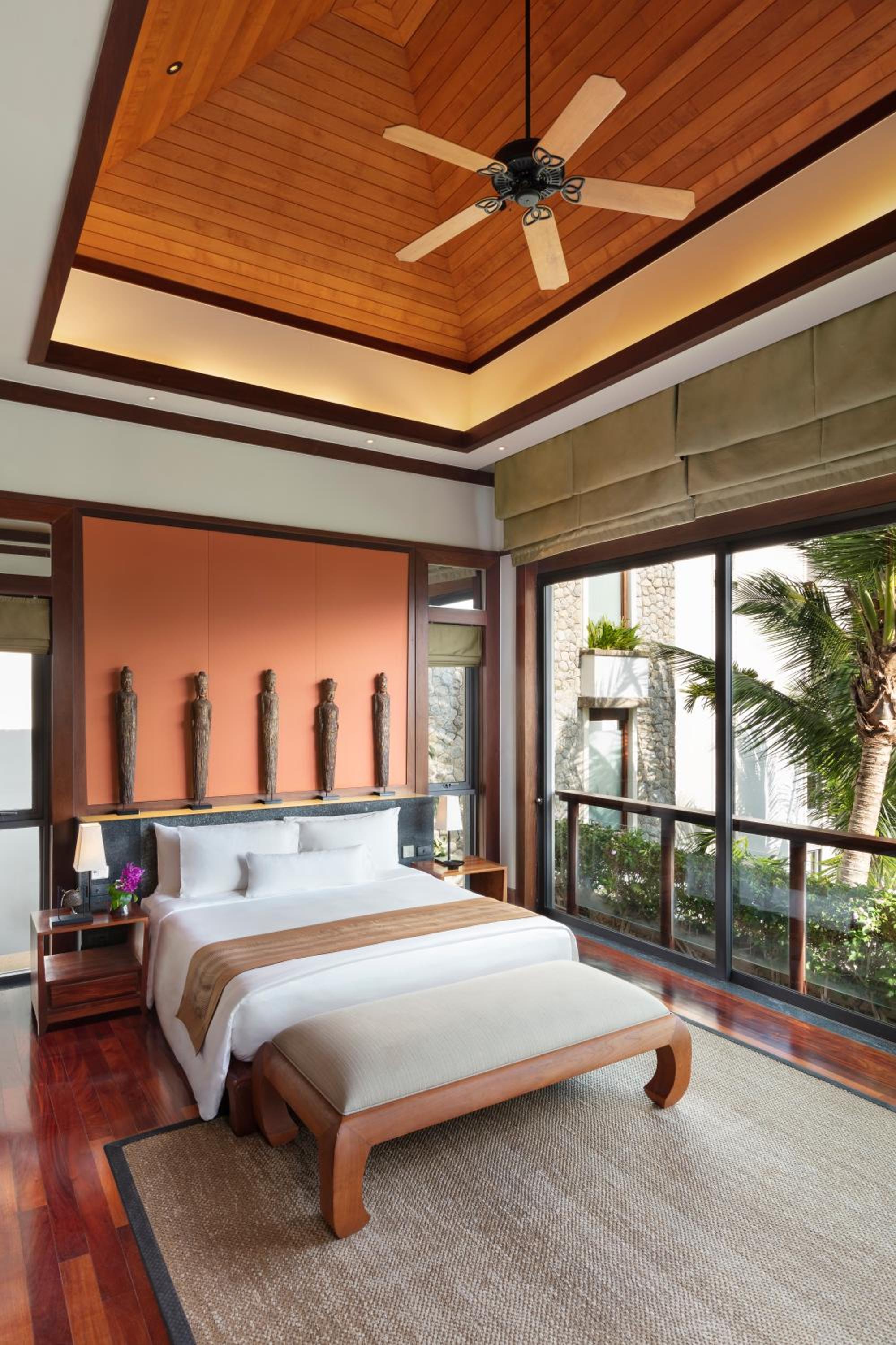 One-Bedroom Penthouse Pool Suite