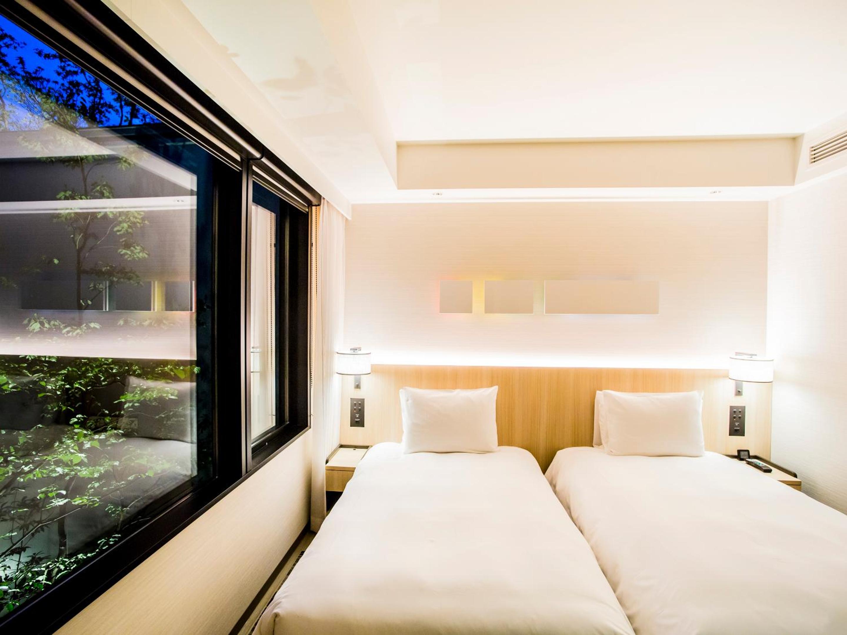 Premium Twin Room with Bathtub