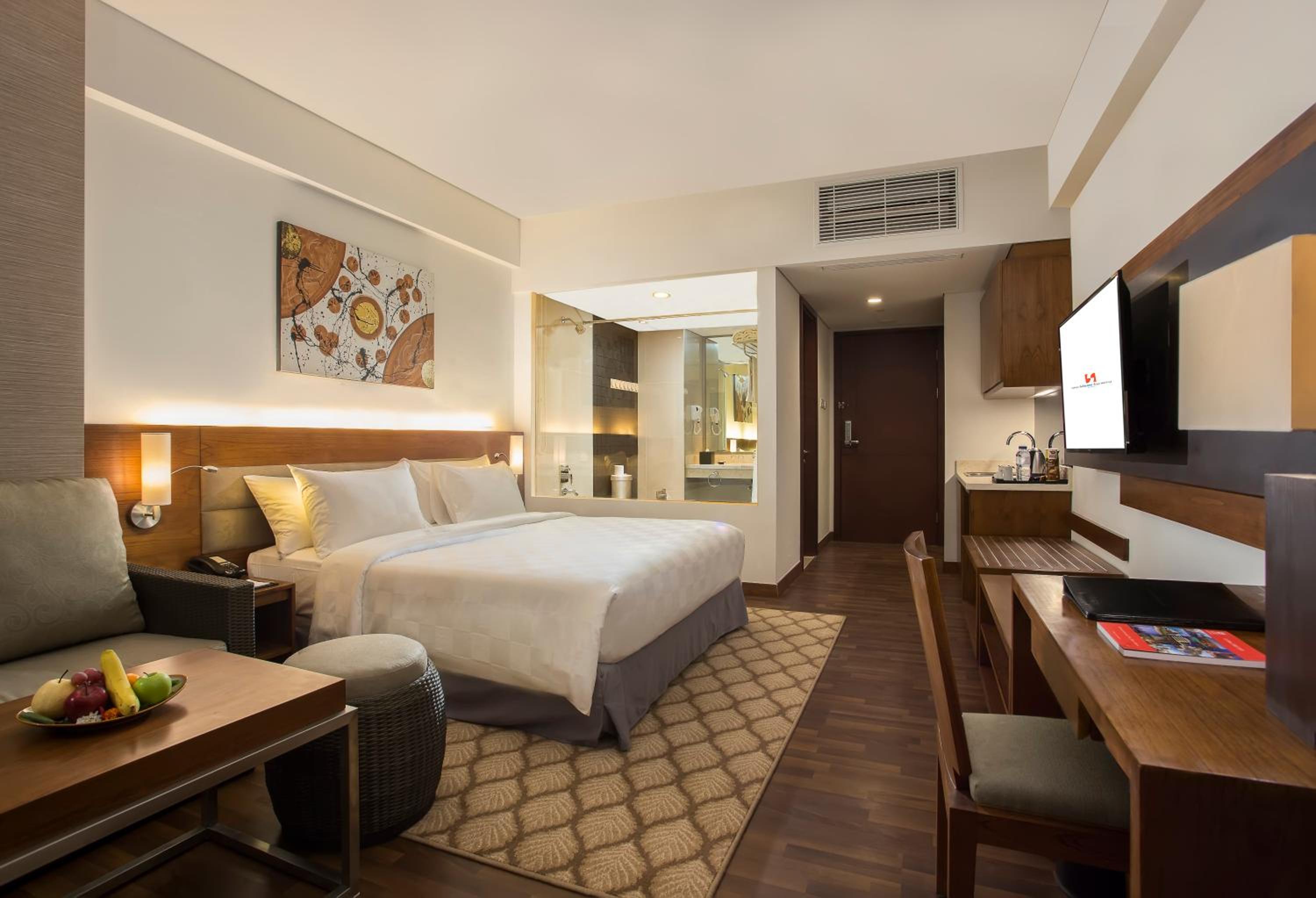 Grand Deluxe Queen Room