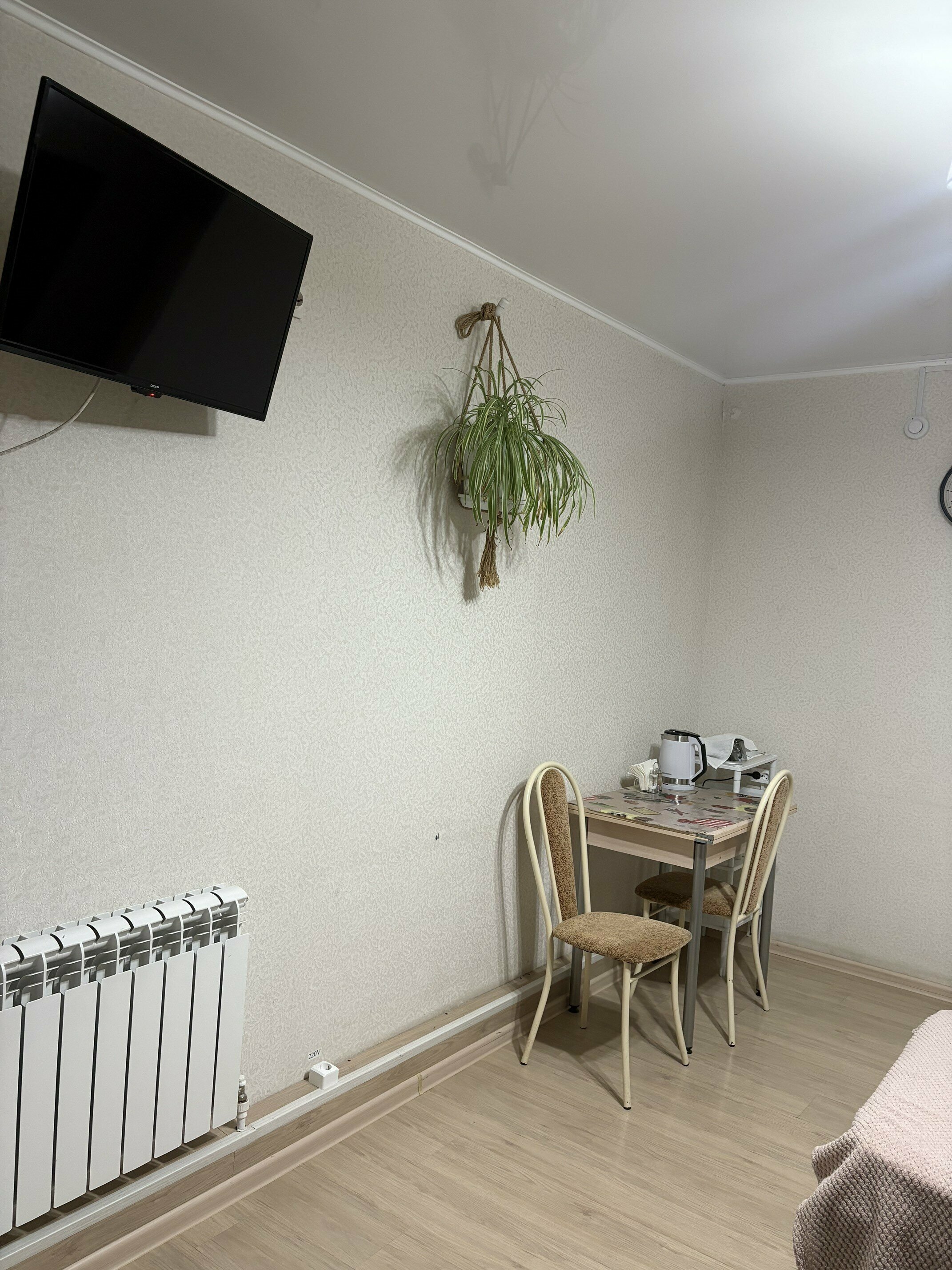 Небольшой двухместный номер с 2 отдельными кроватями