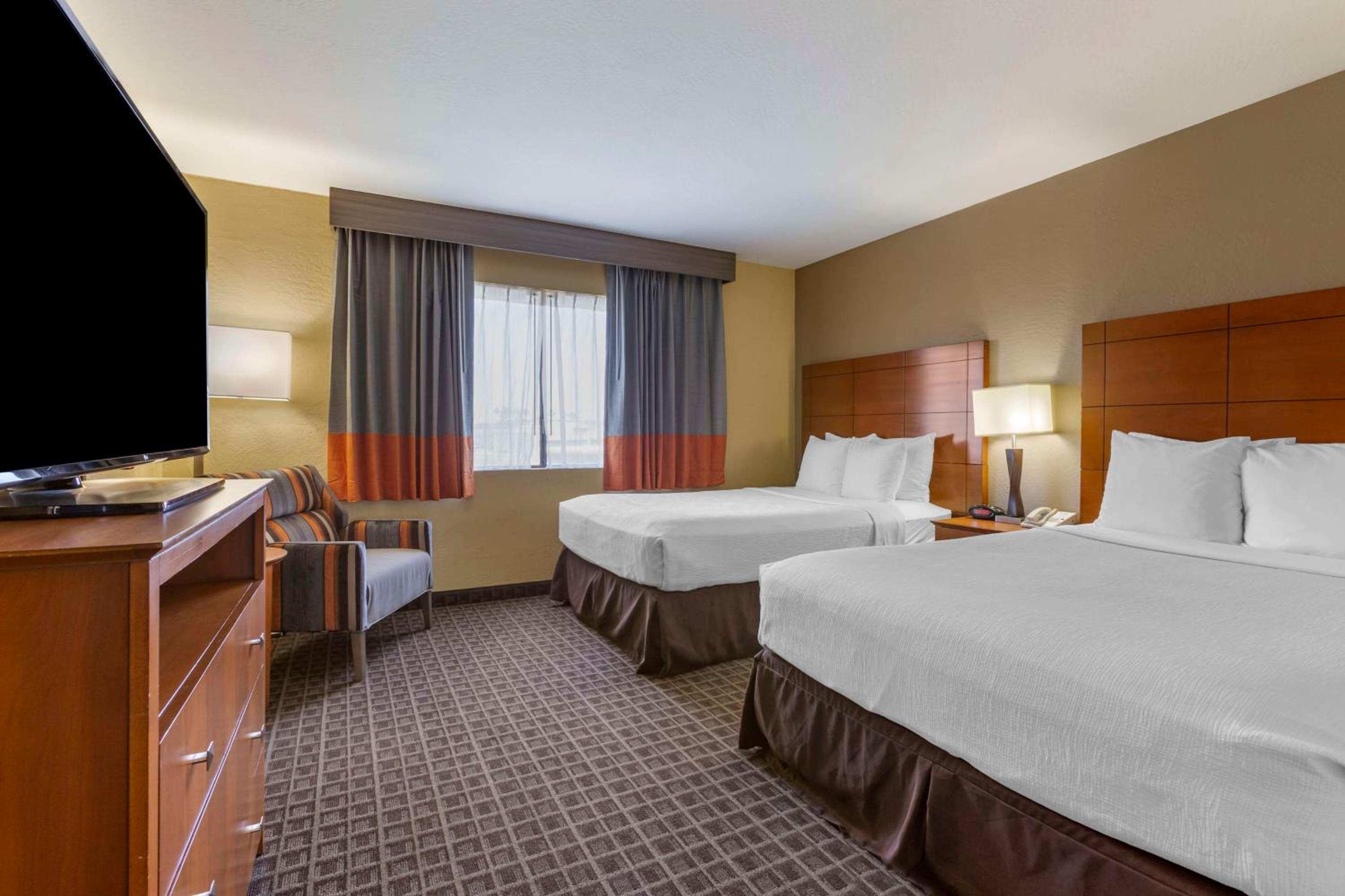 Two-Bedroom Suite with Two Double Beds