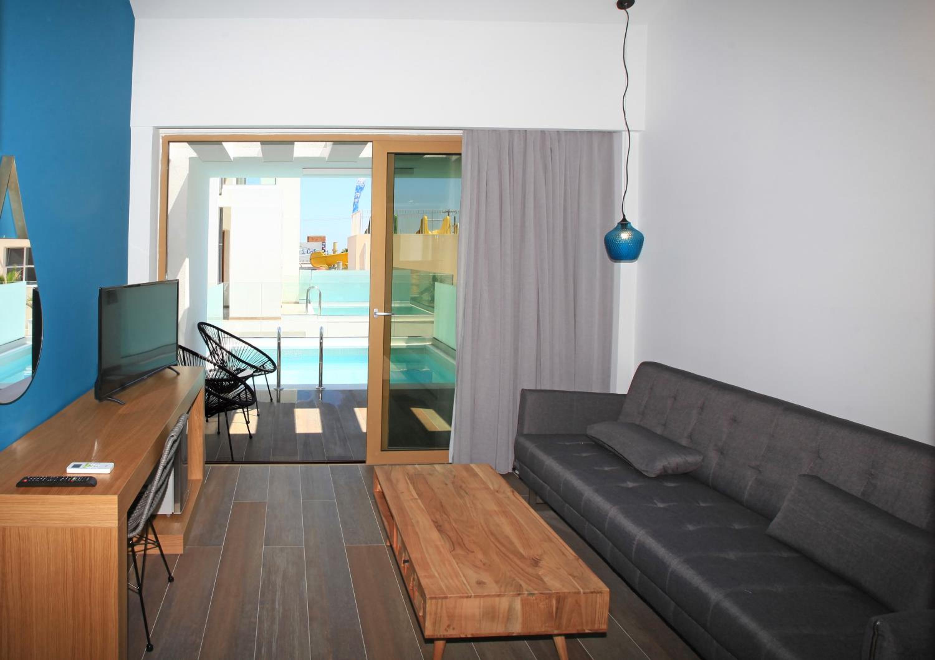 Superior Junior Suite with Private Pool - Spilled Level