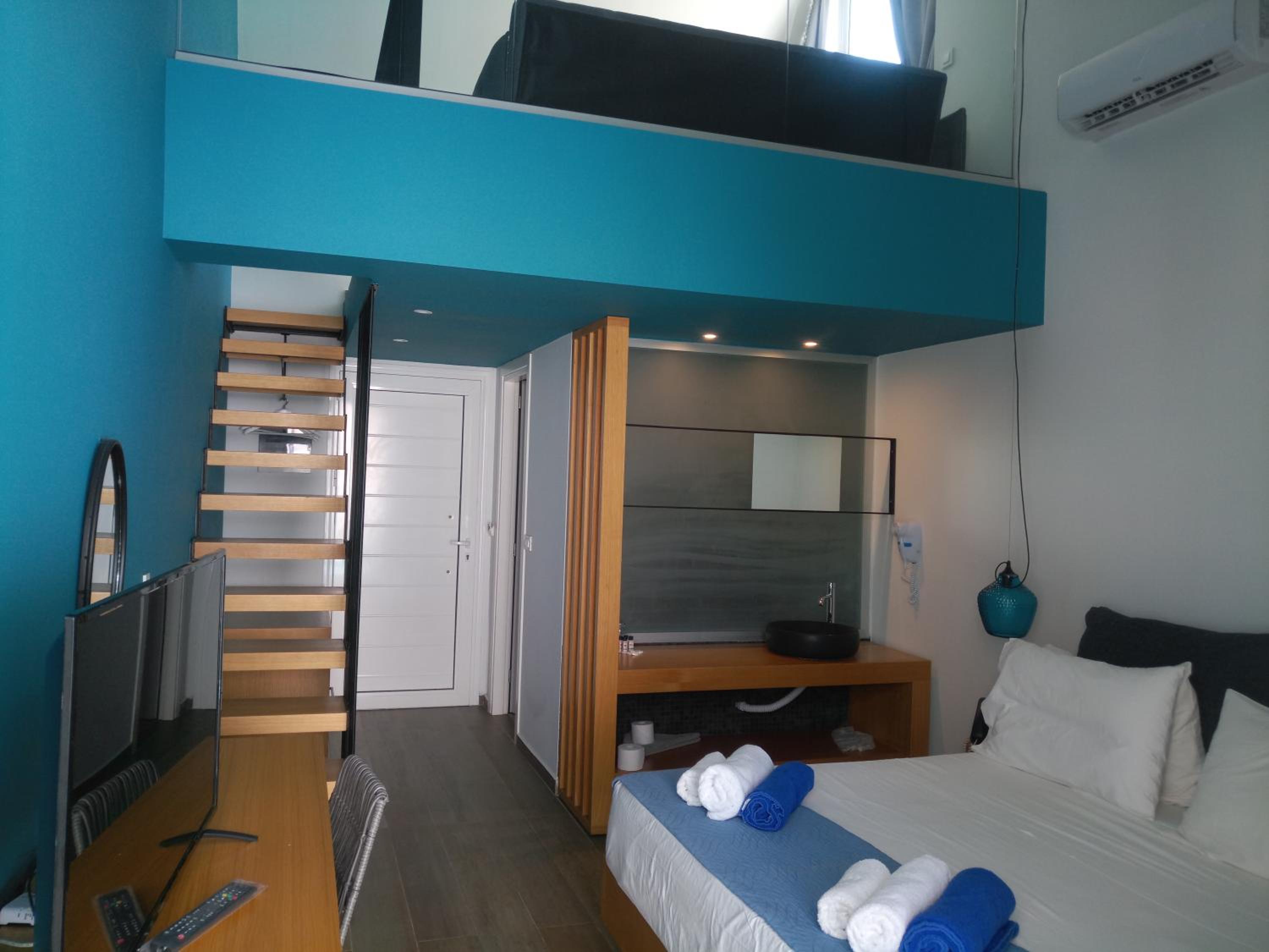 Superior Junior Suite with Private Pool - Spilled Level