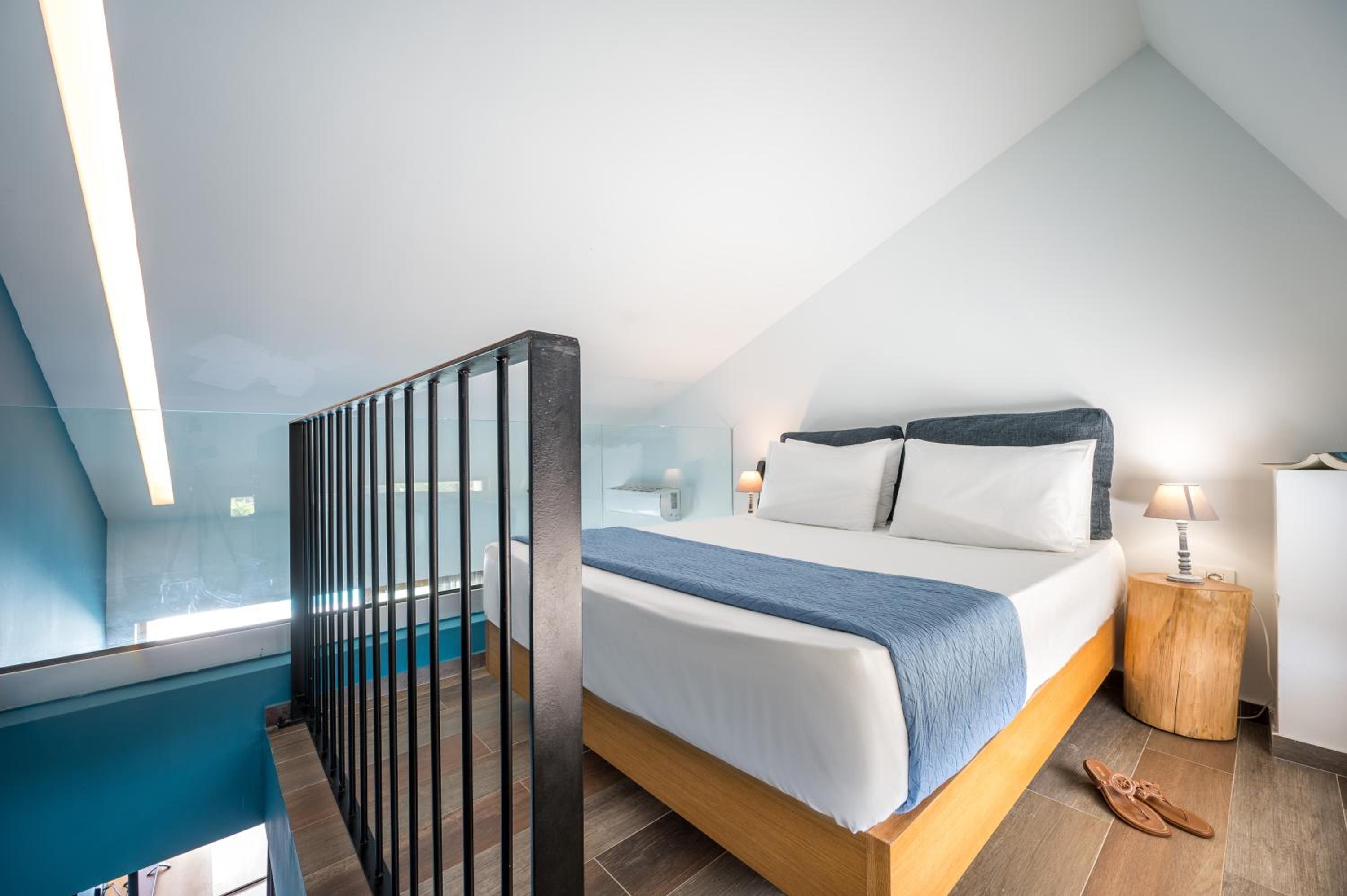 Superior Junior Suite with Private Pool - Spilled Level