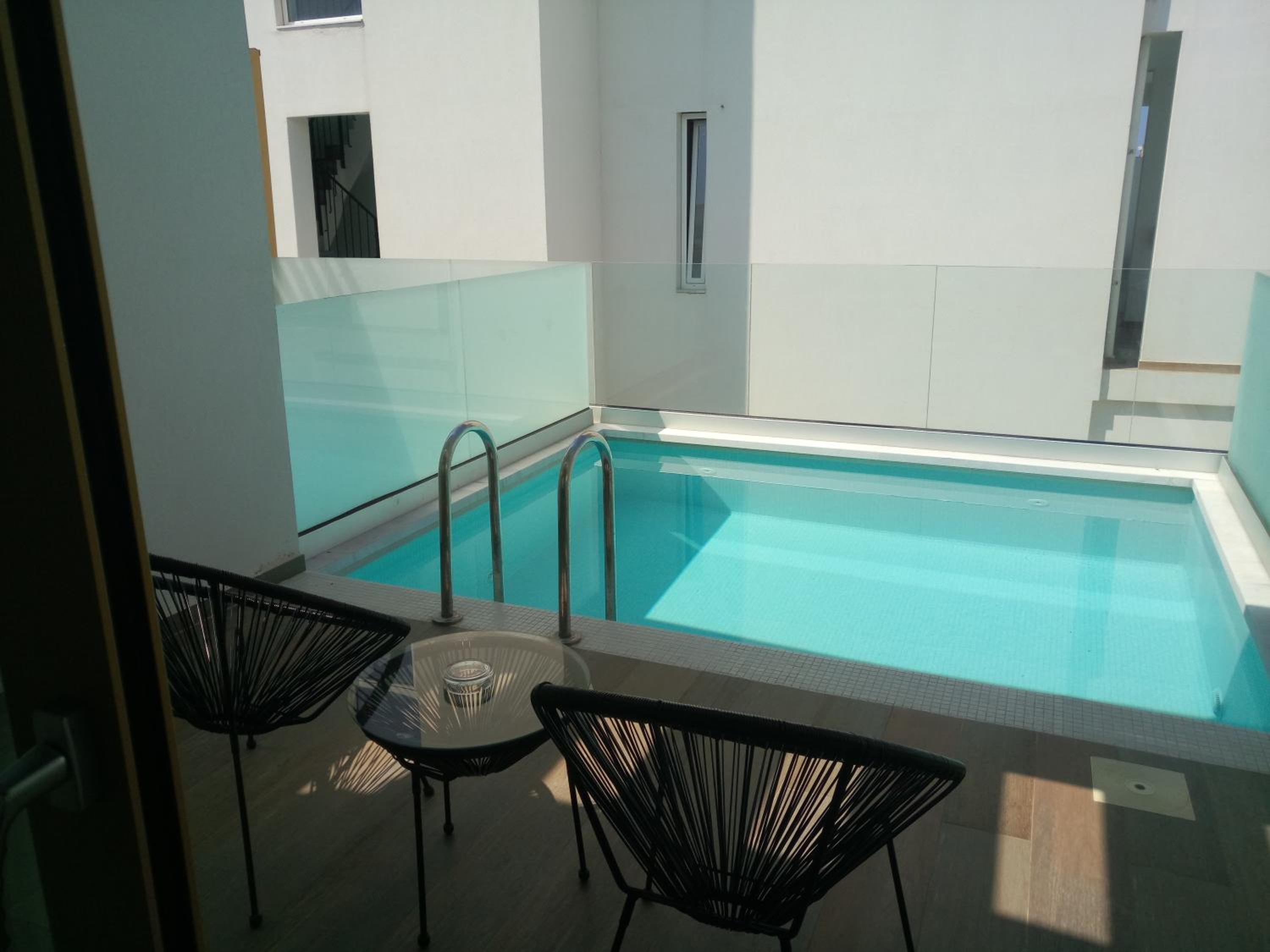 Superior Junior Suite with Private Pool - Spilled Level