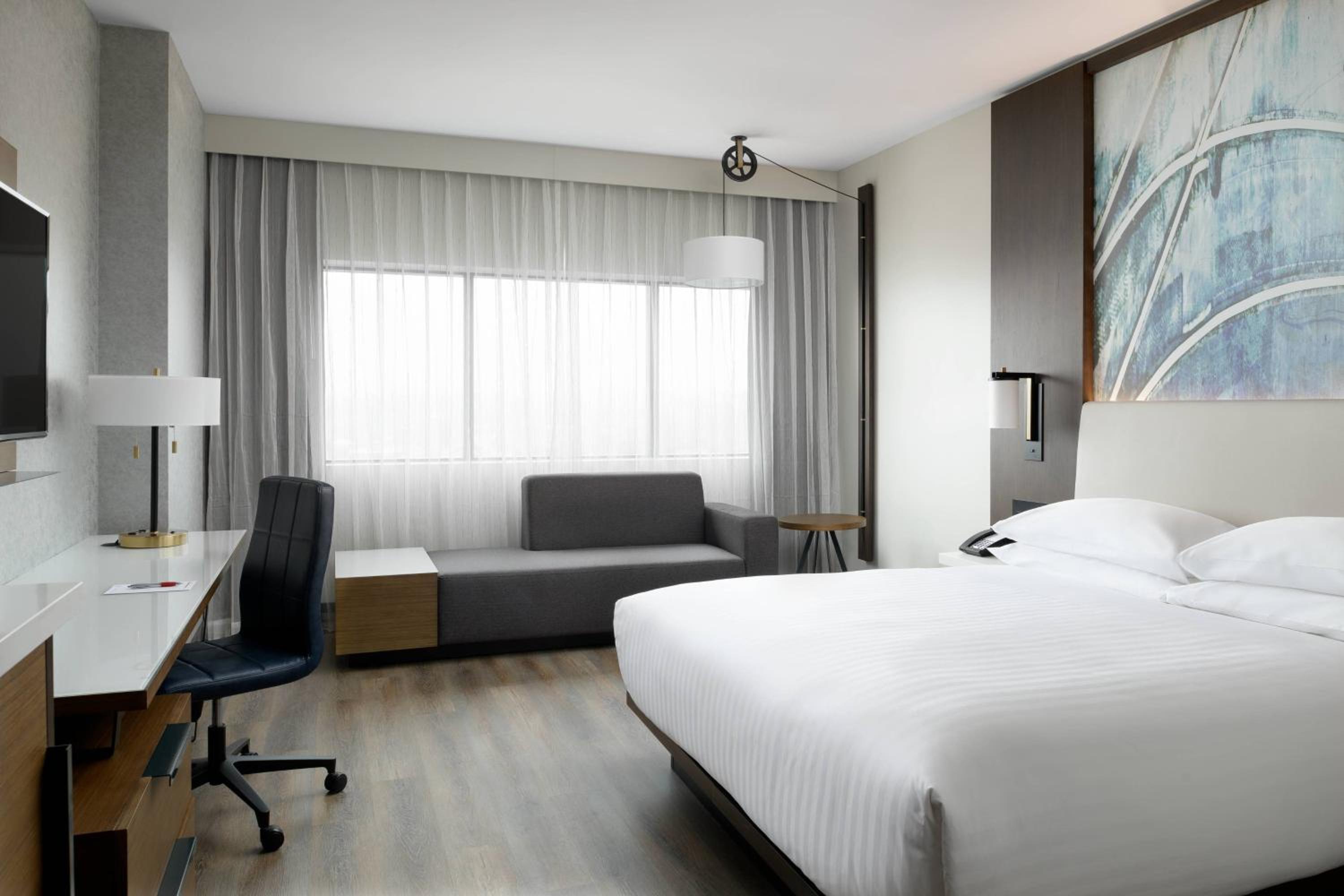 King Room with Adapted Tub - Mobility and Hearing Accessible