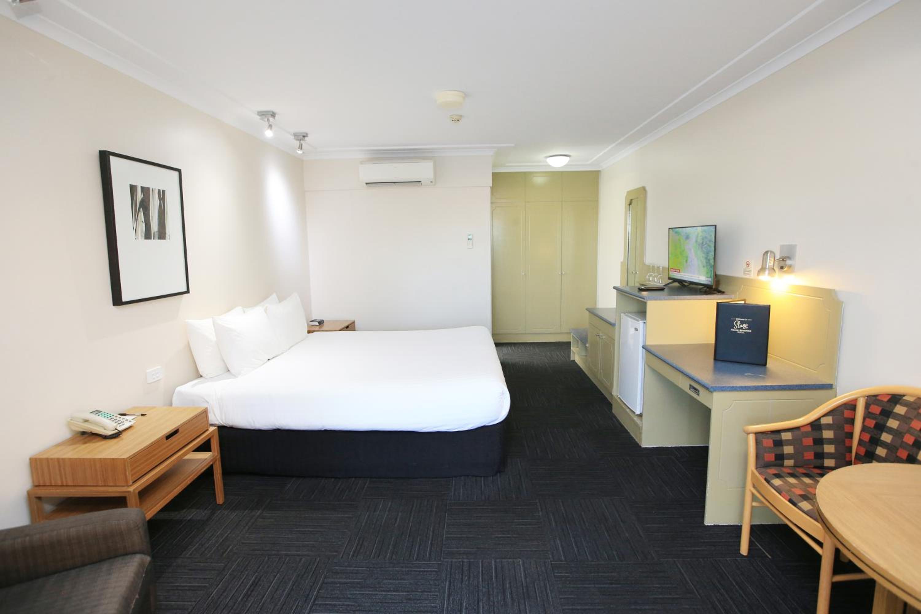 Standard Queen Room