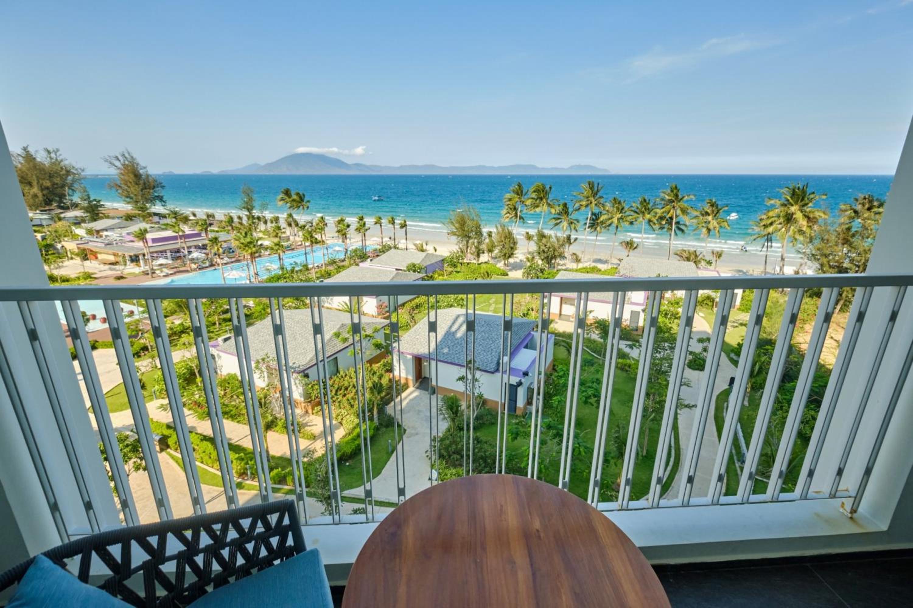 Deluxe Ocean View King with Balcony