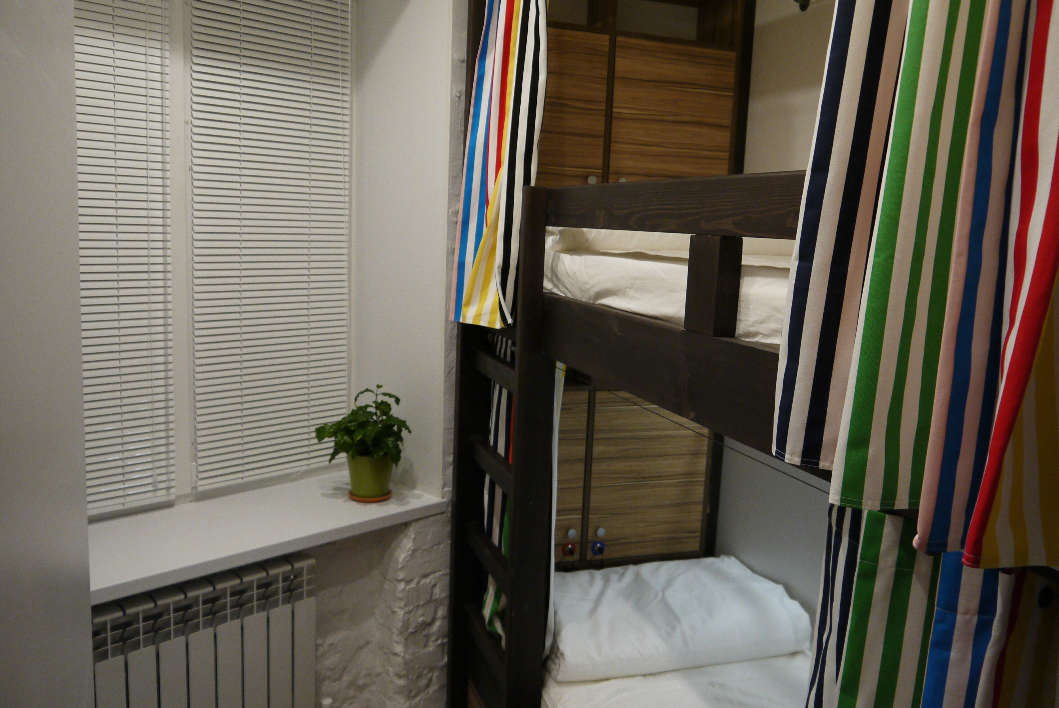 Двухместный номер с 2 отдельными кроватями и общей ванной комнатой