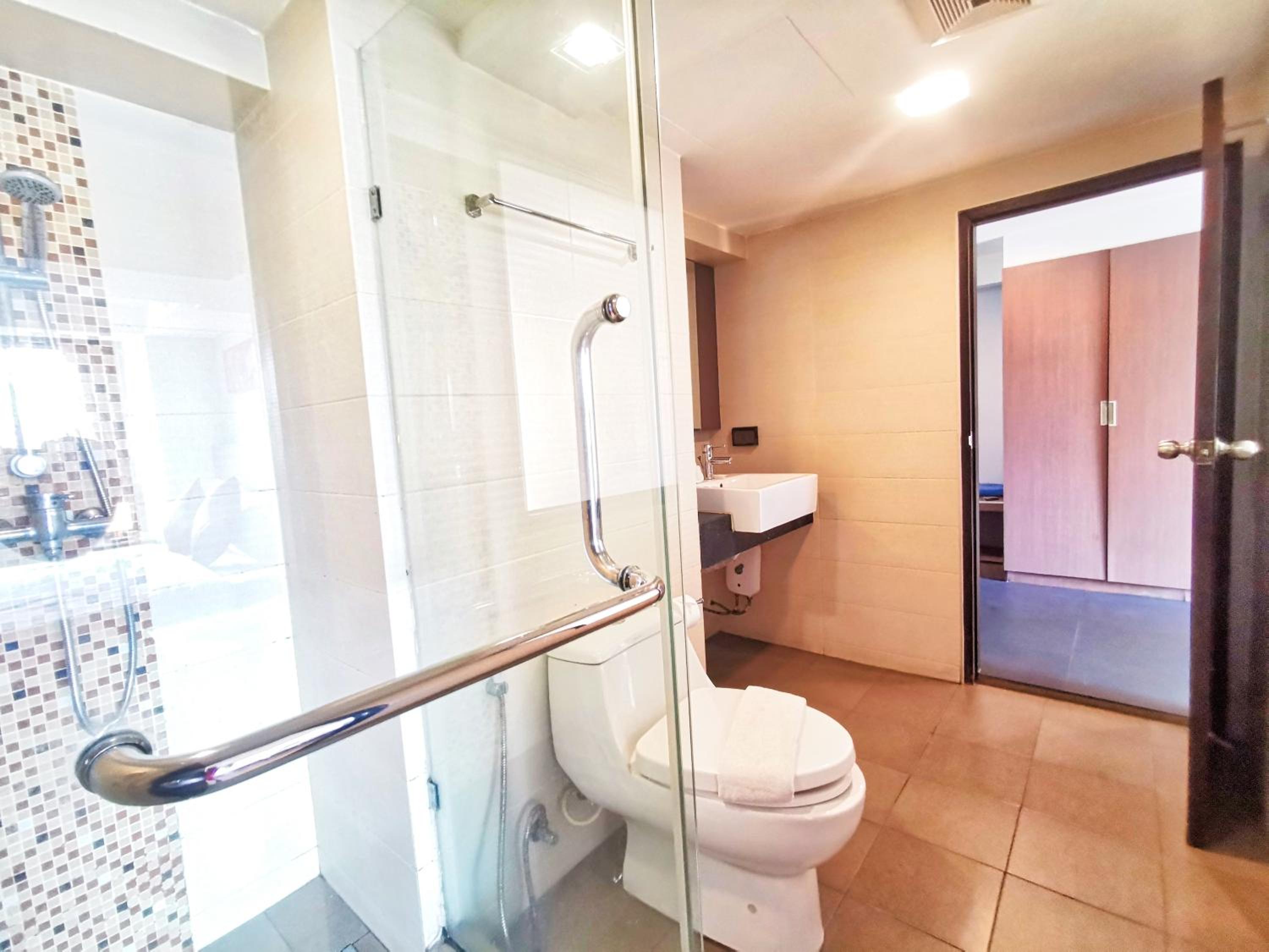 Deluxe Suite with City View