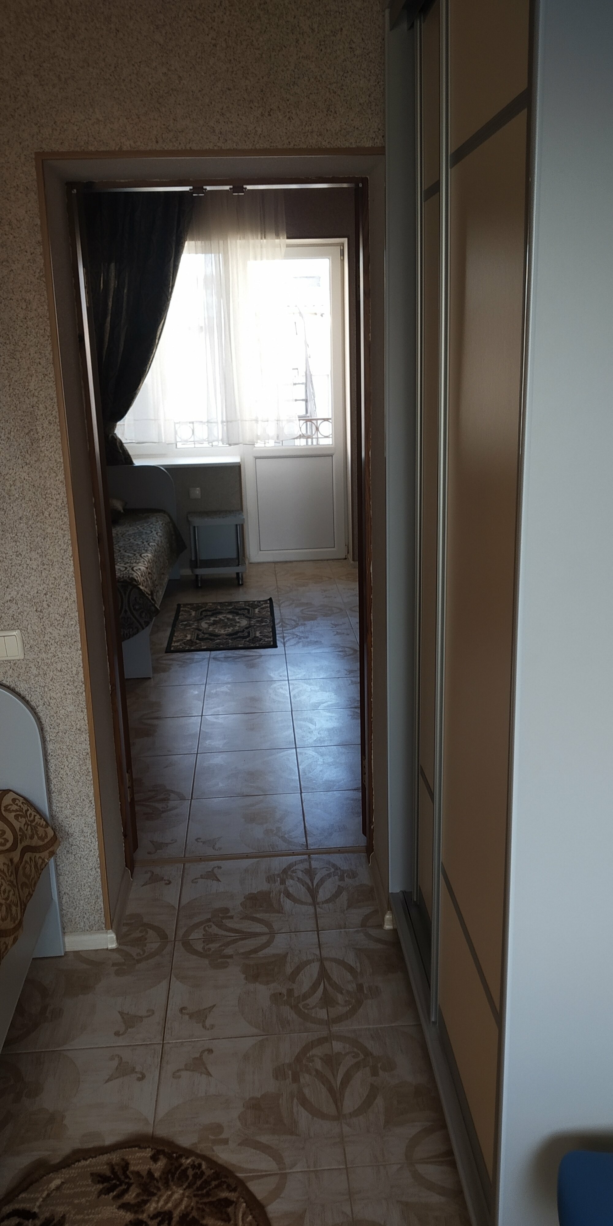 Стандартный двухместный номер с 2 отдельными кроватями и общей ванной комнатой