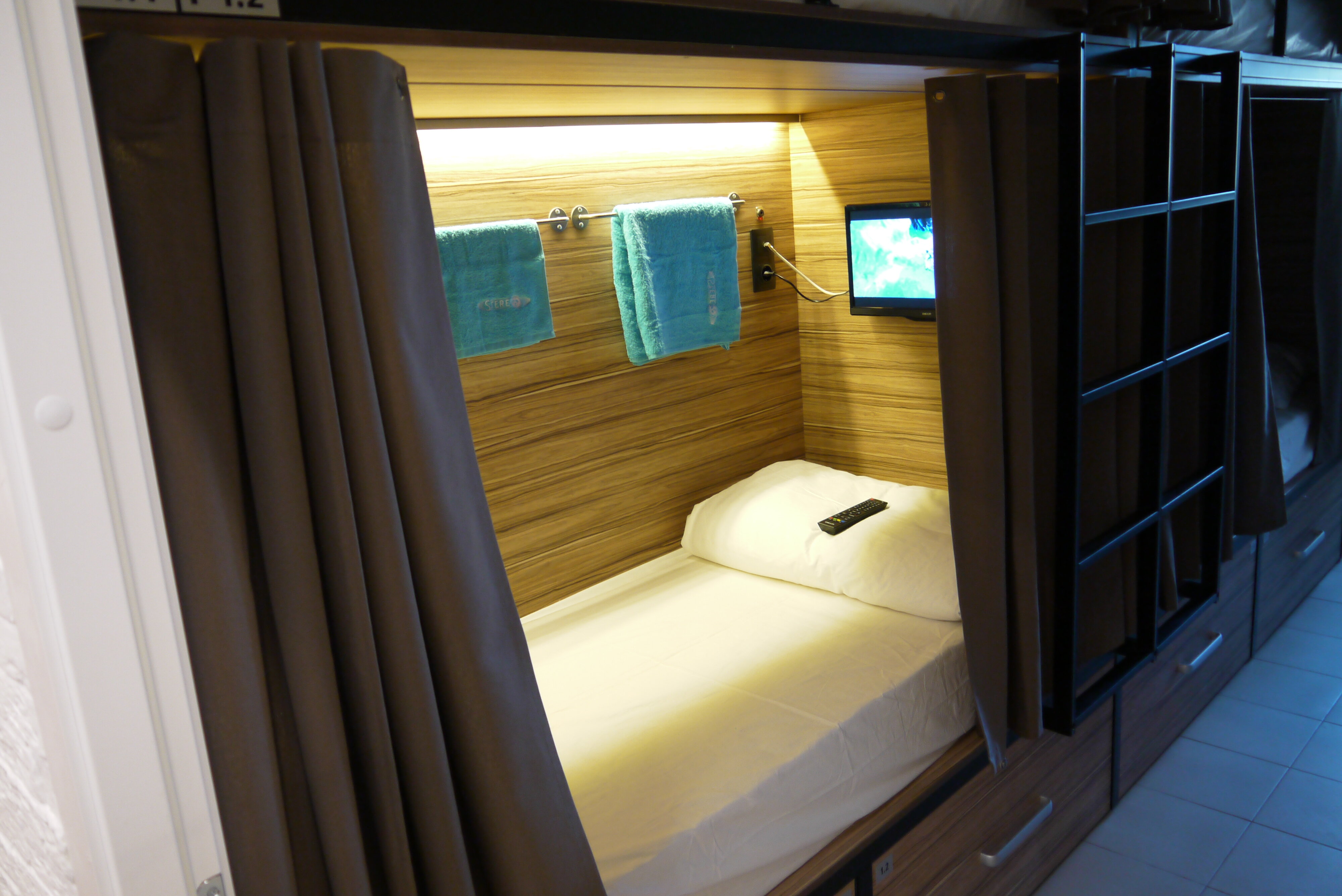 Кровать-бокс в общем 8-местном номере