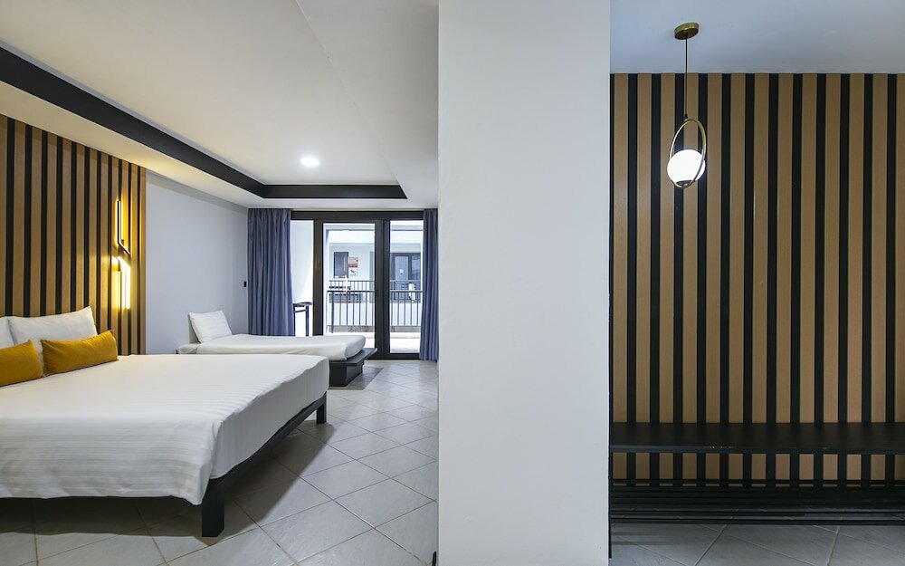 Deluxe Room, Pool Access