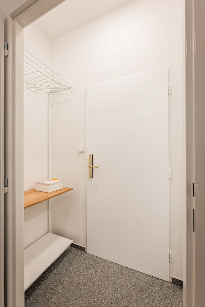 Basic Single Room, 1 Twin Bed, Refrigerator, Courtyard View