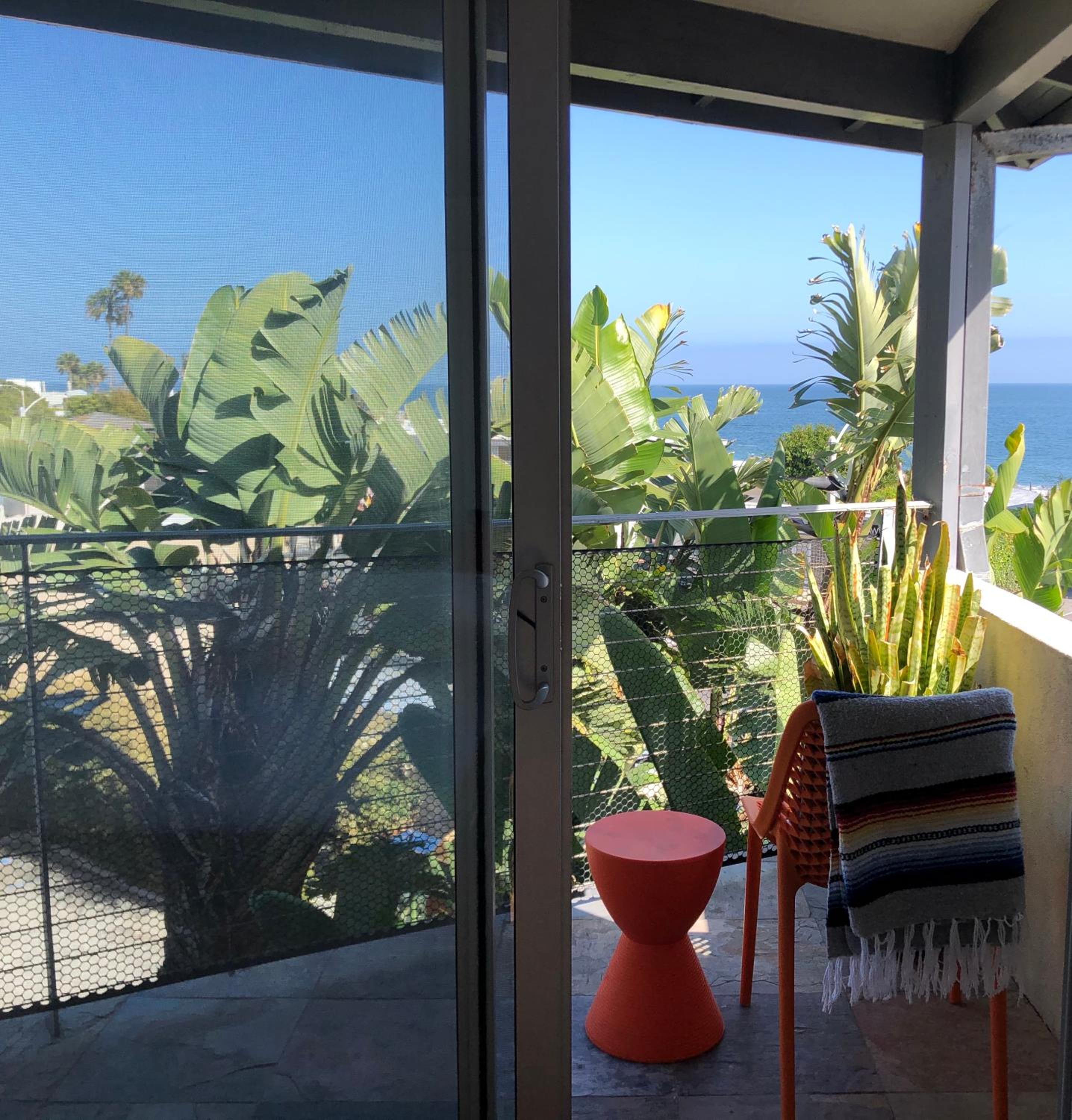 Deluxe Surfer's Spot