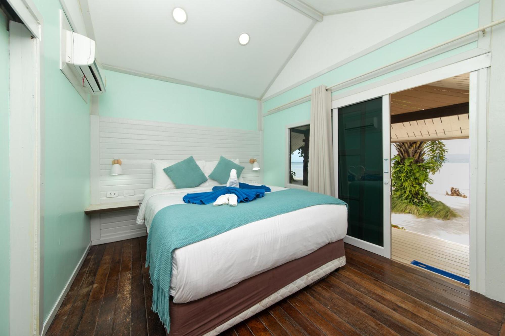 Wooden Bungalow with Beach Access 