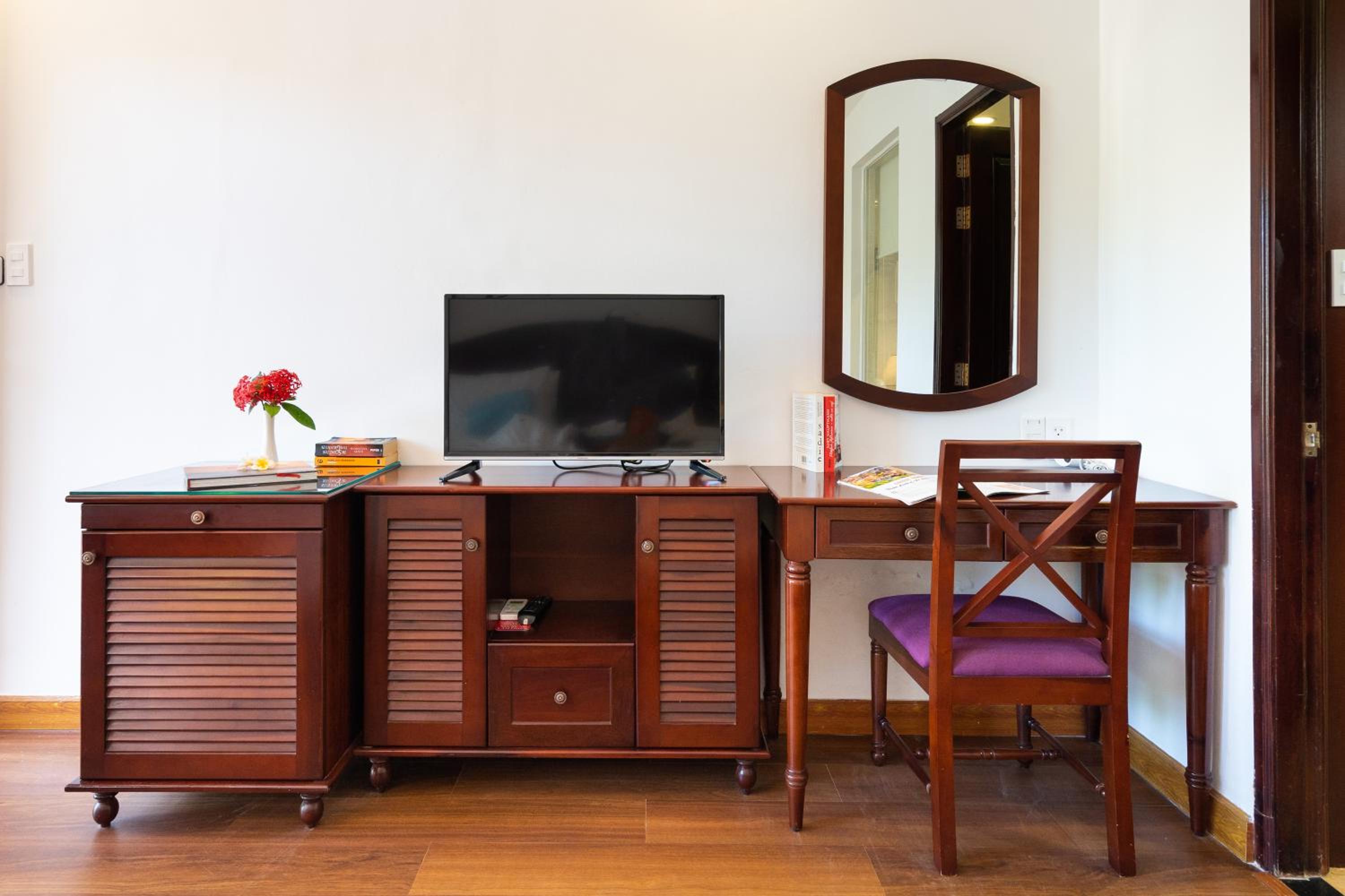 Superior Double Room with Pool View