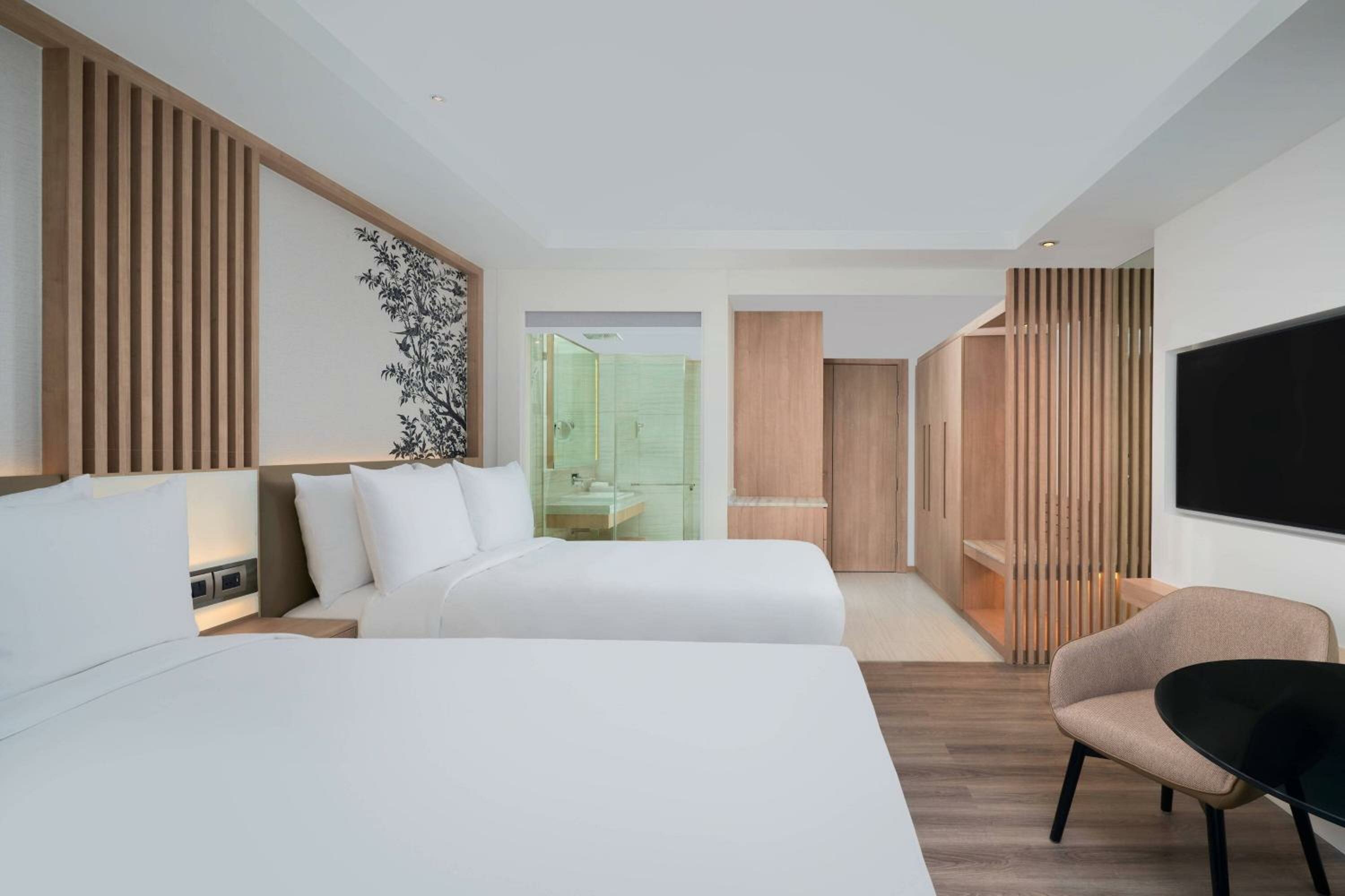 Premier Double Room with Two Double Beds and City View - Upper Floor