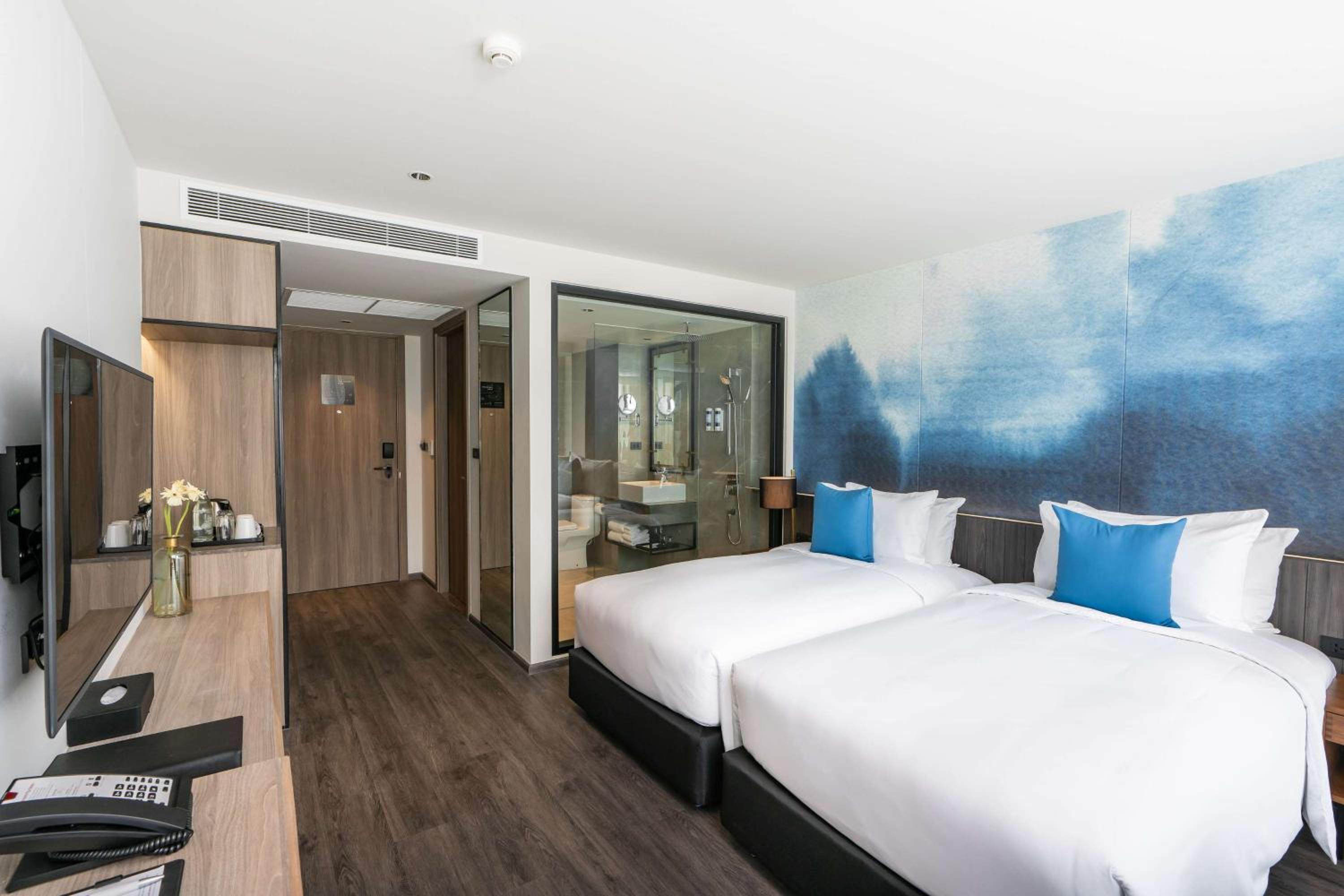 Deluxe Twin Room with City View - Non-Smoking