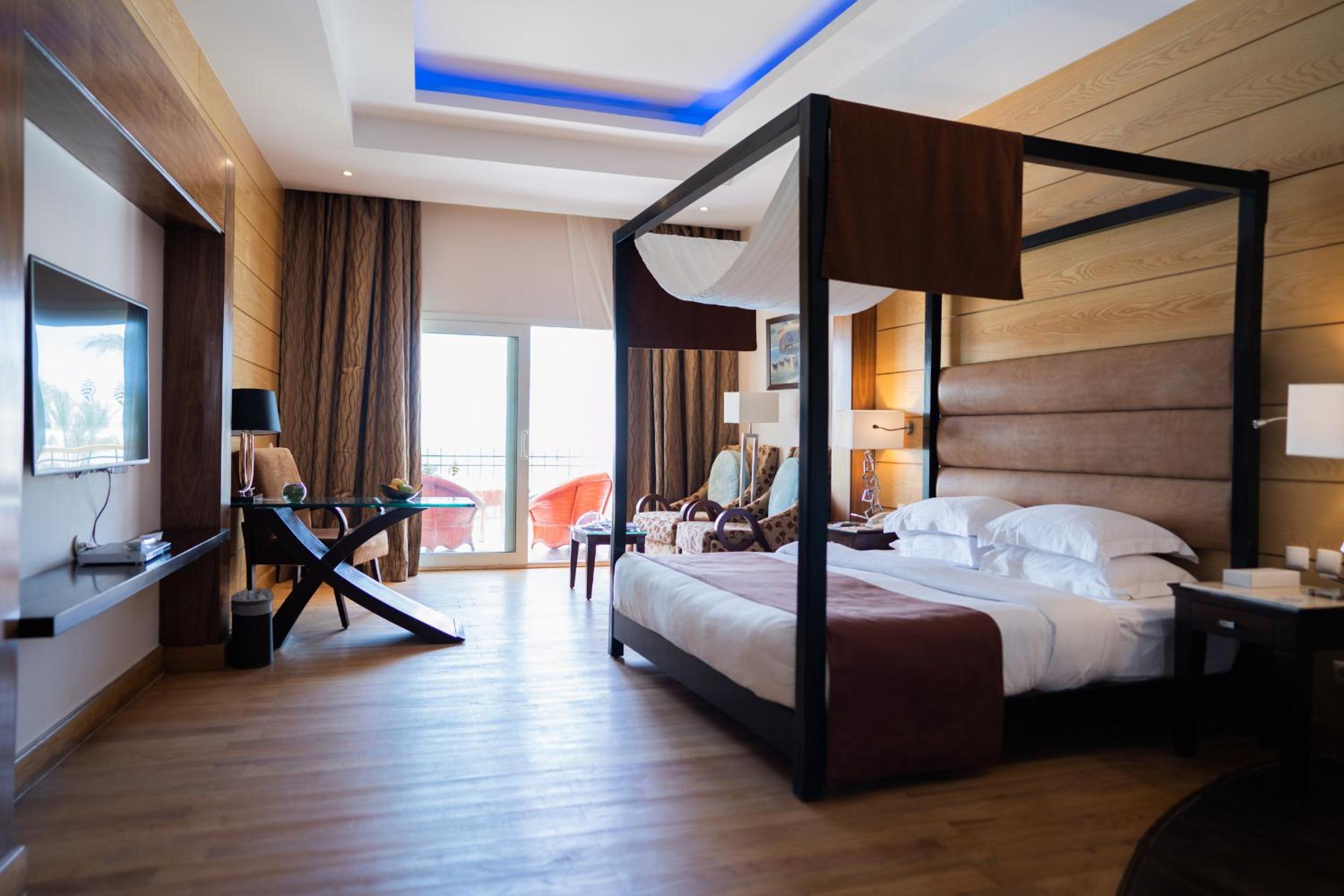 Royal Savoy Junior Suite with Jacuzzi (Adults Only)