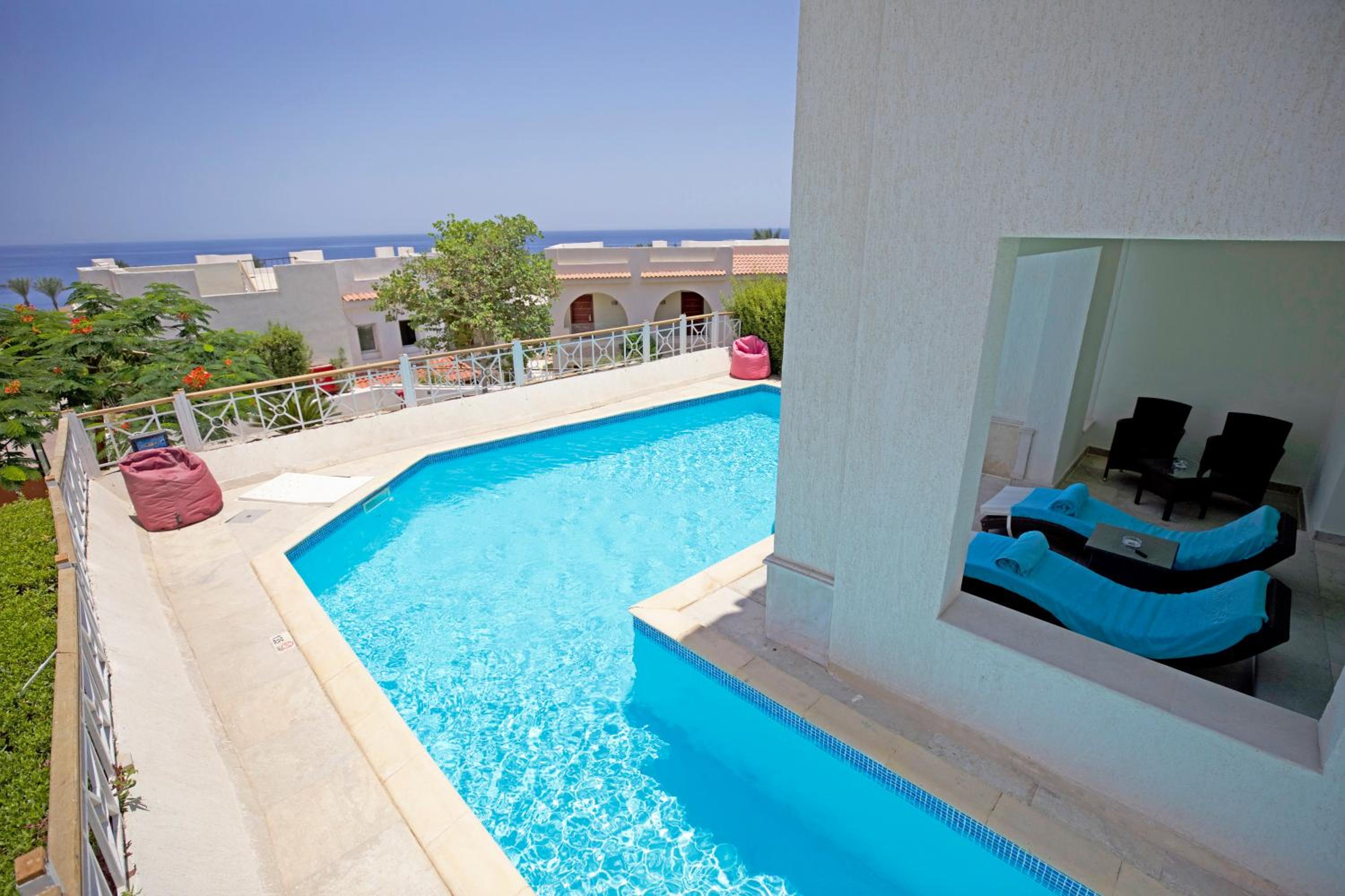 Honeymoon Suite- Posh Club