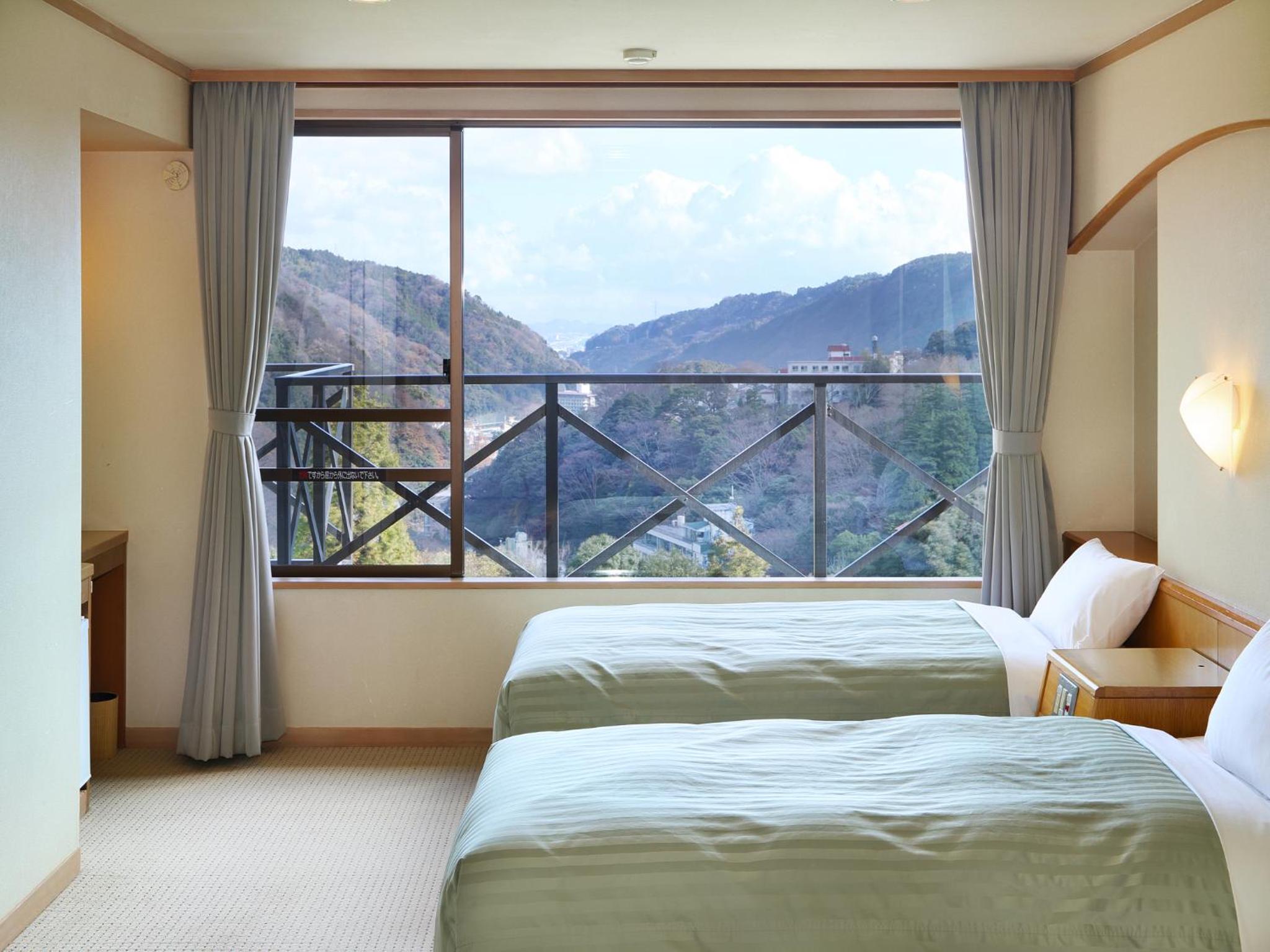 Family Room with Tatami Area and Private Bathroom
