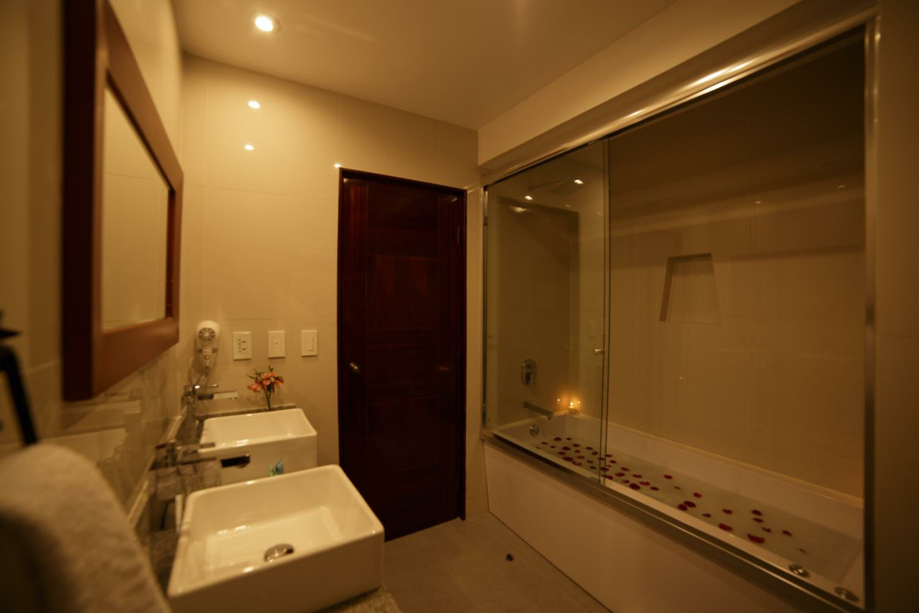 Deluxe Suite with Spa Bath