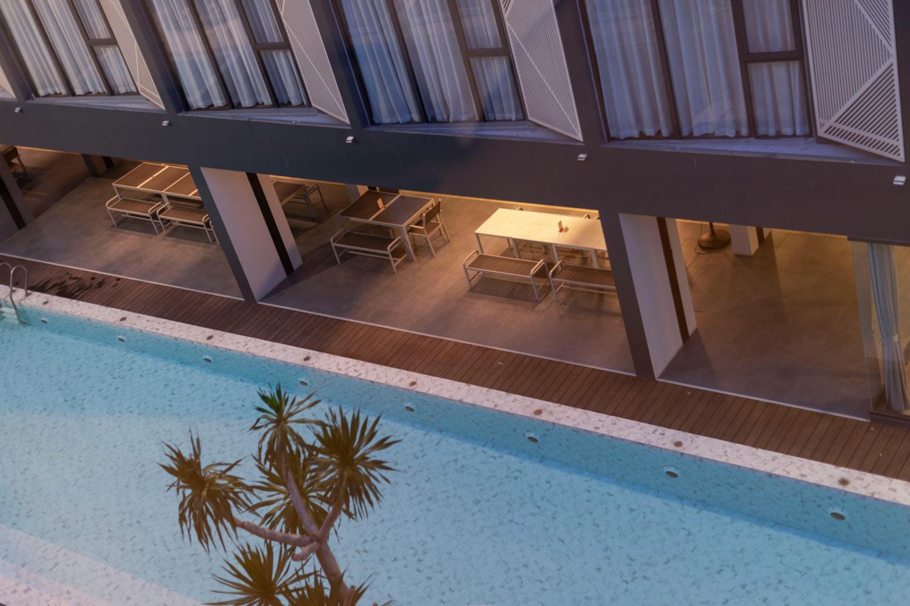 Deluxe Pool View
