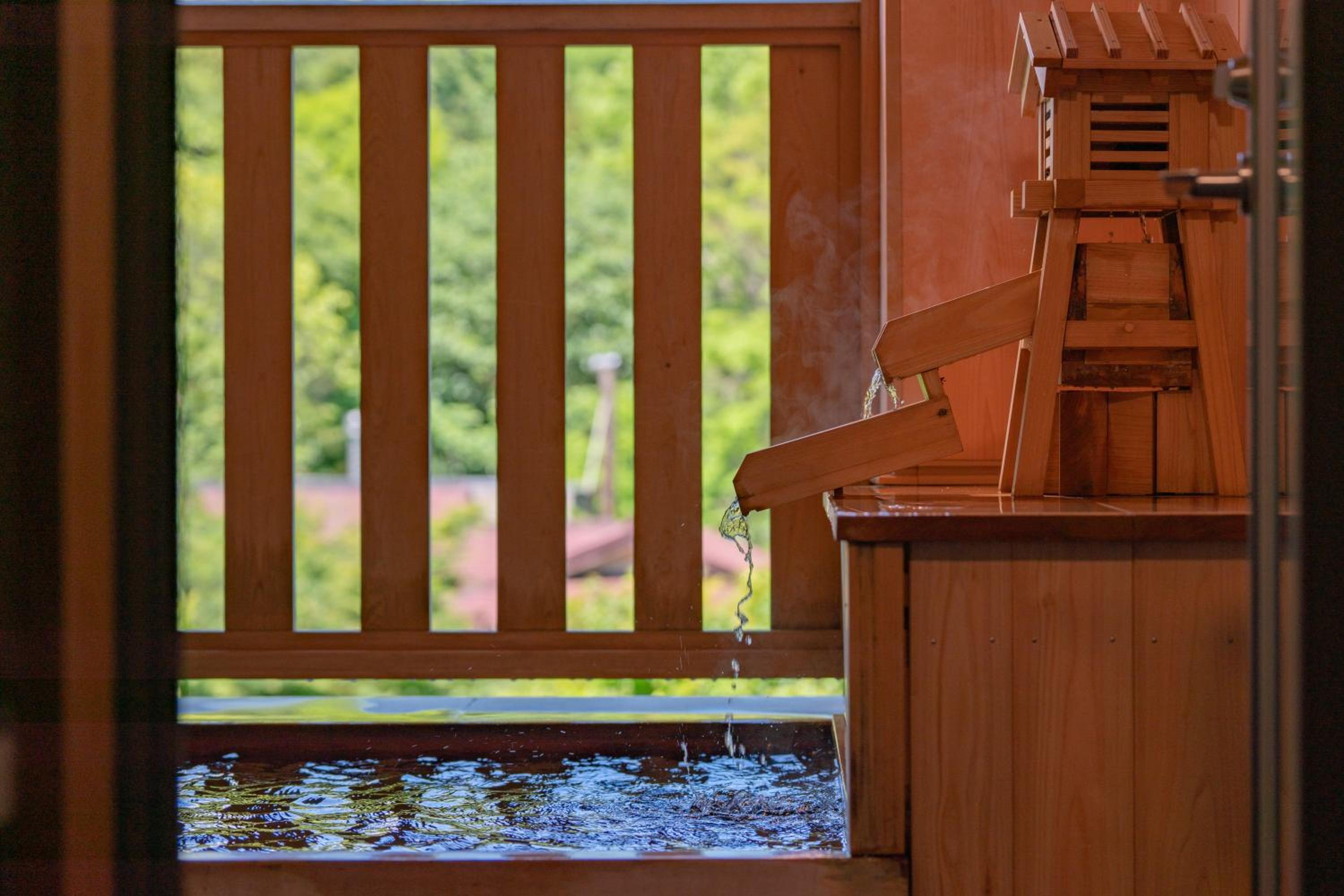 Corner Room with Tatami Area with Semi Open-Air Bath - Garden view