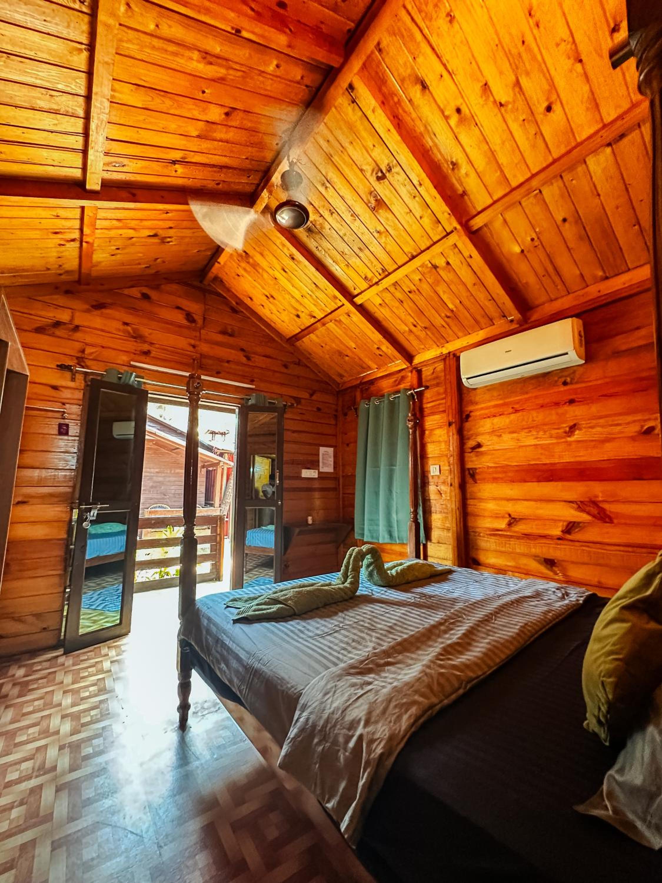 Deluxe Double Room with Side Sea View