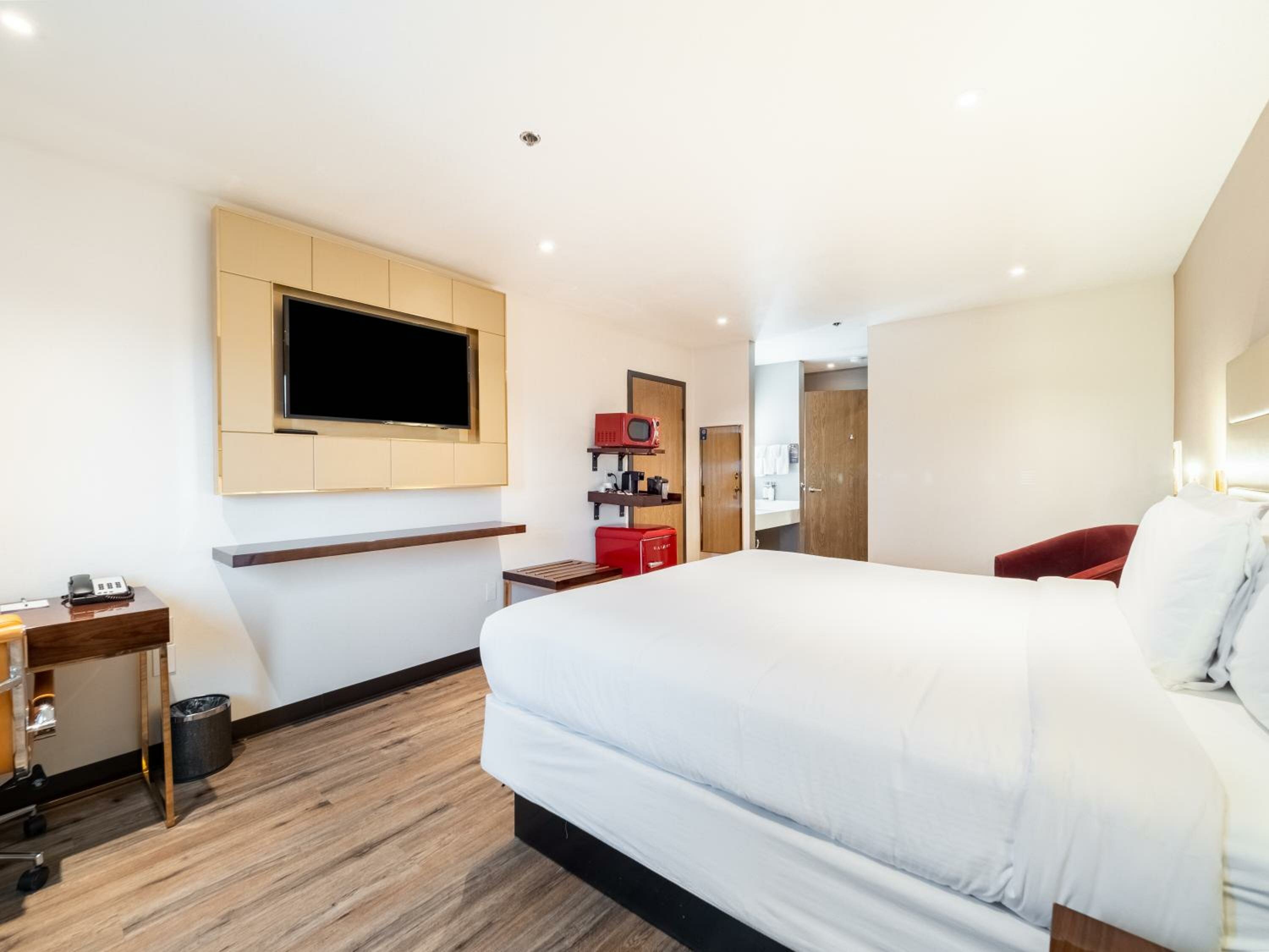 King Room - Non-Smoking