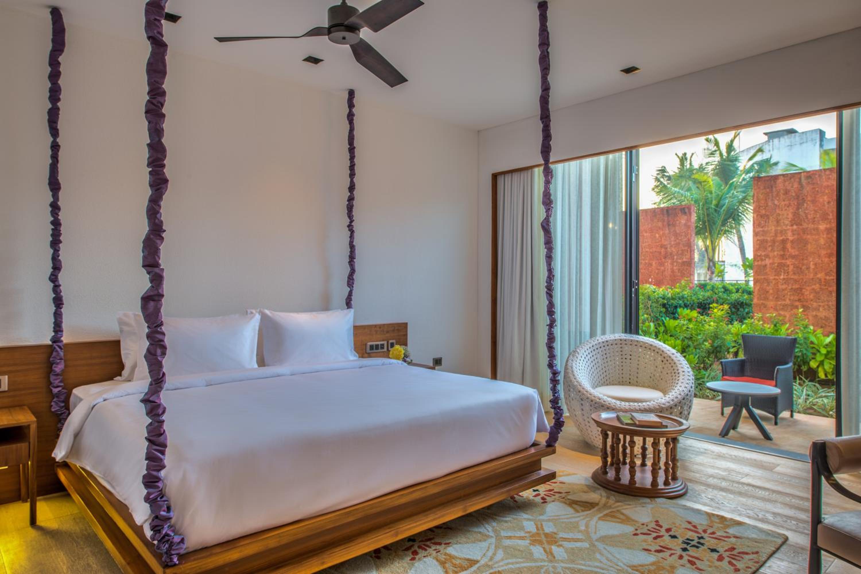 Deluxe Patio Room King Bed - 20% discount on Spa & Laundry