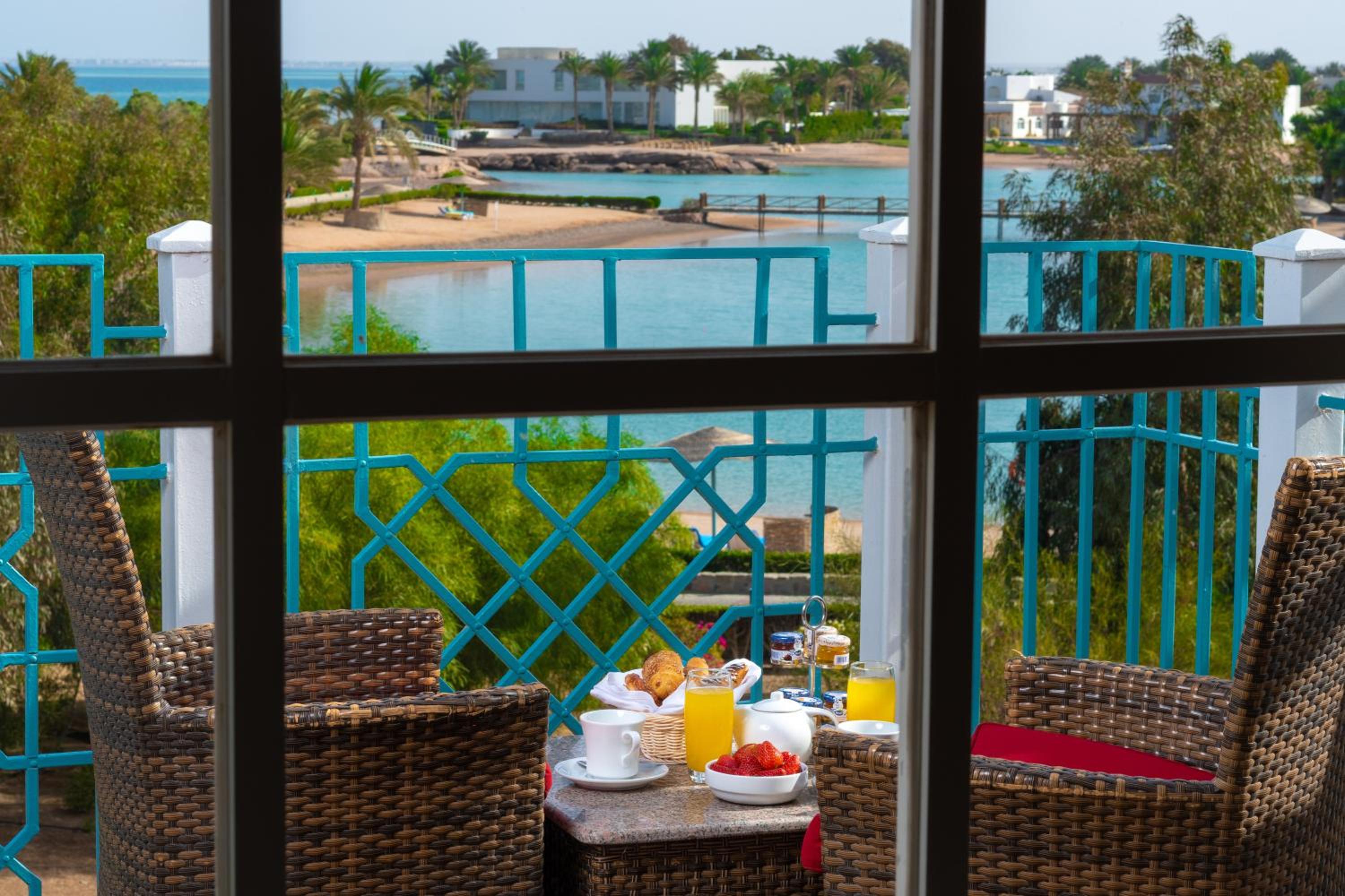 Deluxe King Room with Lagoon View