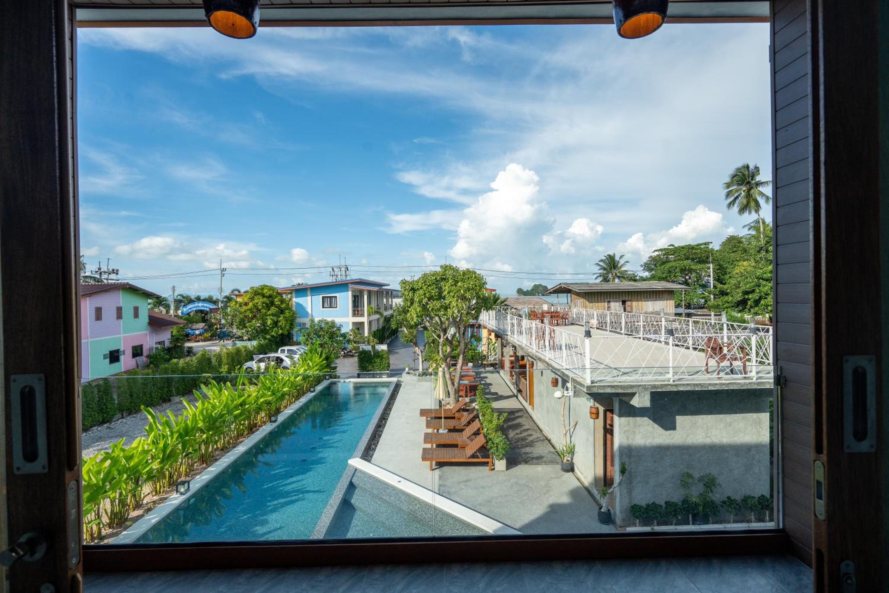Deluxe Double Room with Pool View