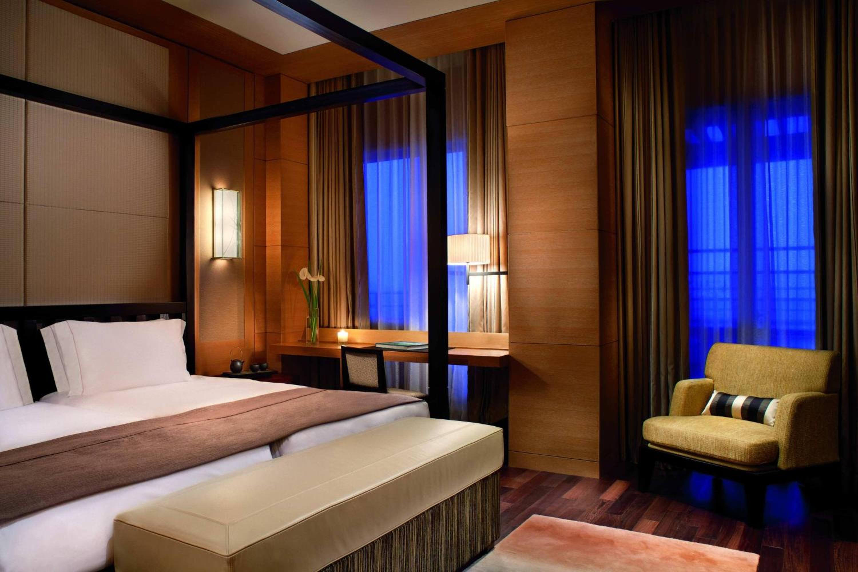 The Ritz-Carlton Suite
