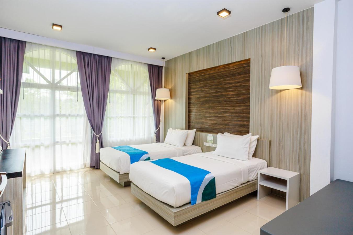 Deluxe Twin Room with Balcony