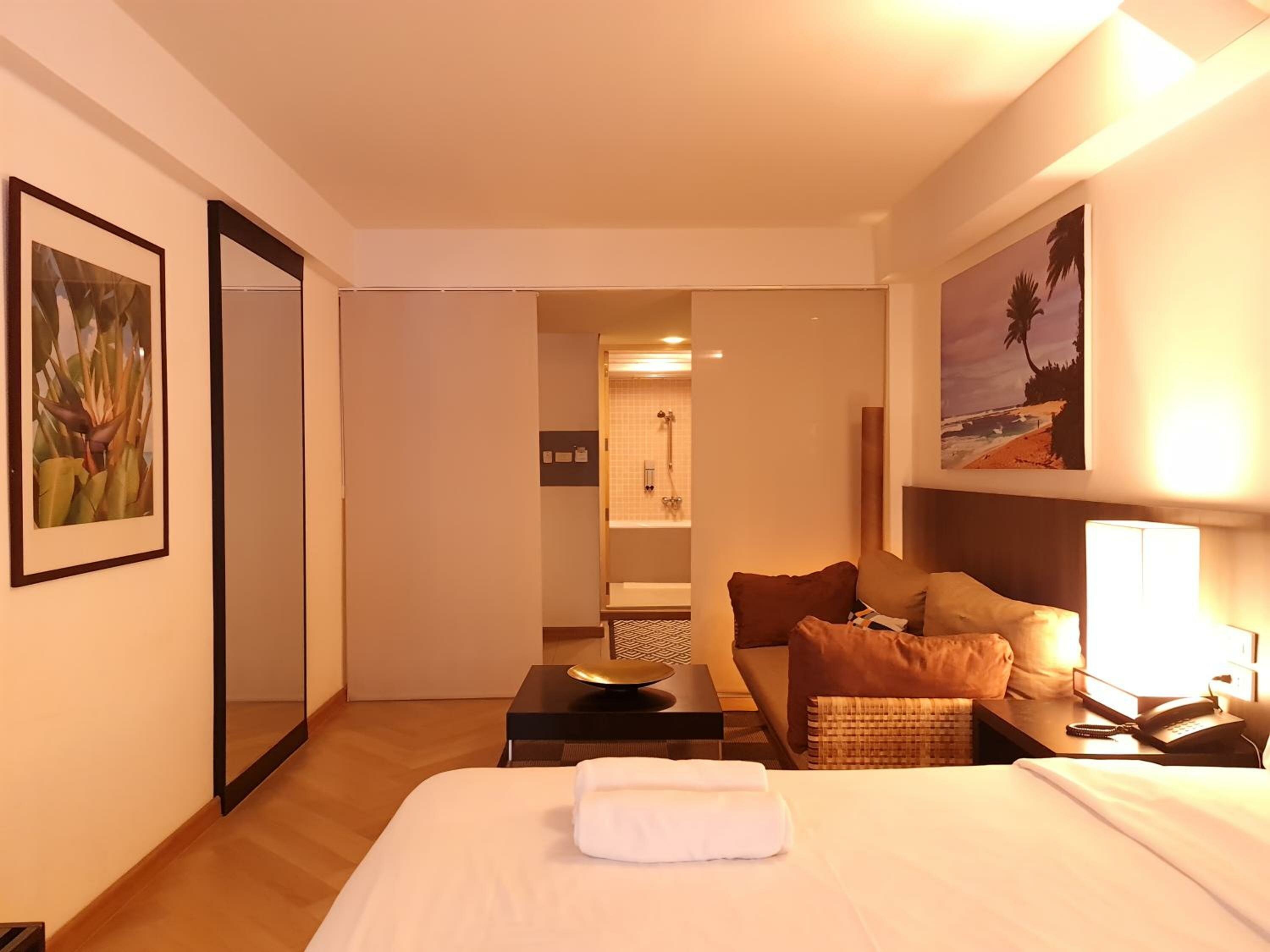 King Studio with Sofa Bed