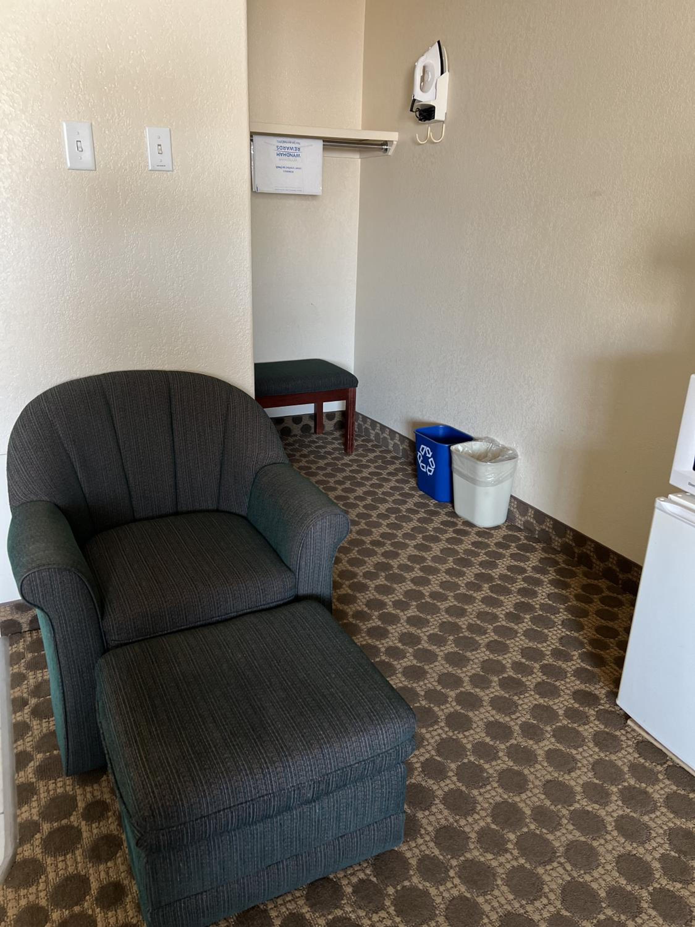 1 King Bed, Suite, Jetted Tub, Non-Smoking