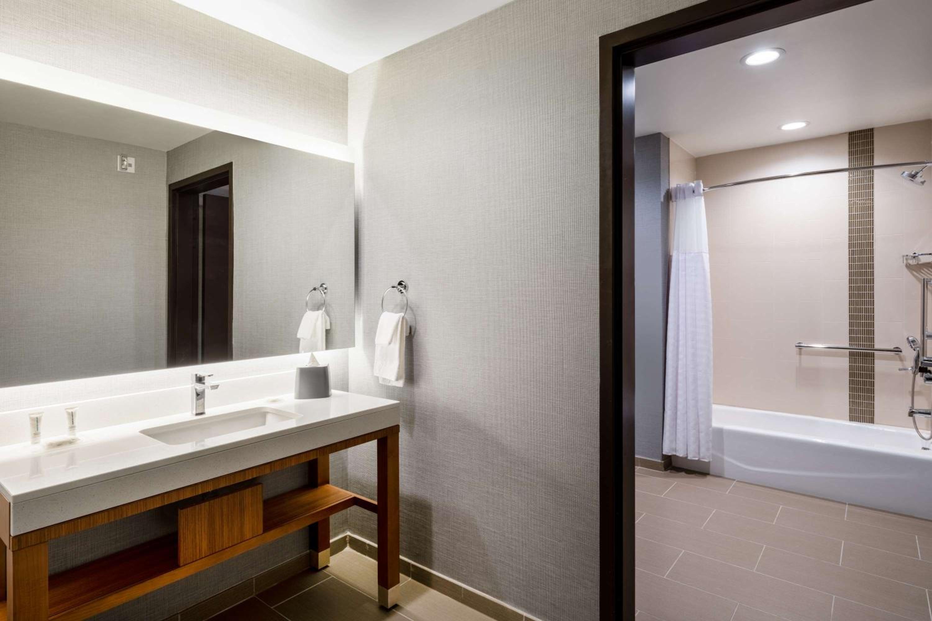 Queen Room with Sofa Bed and Accessible Shower - Disability Access