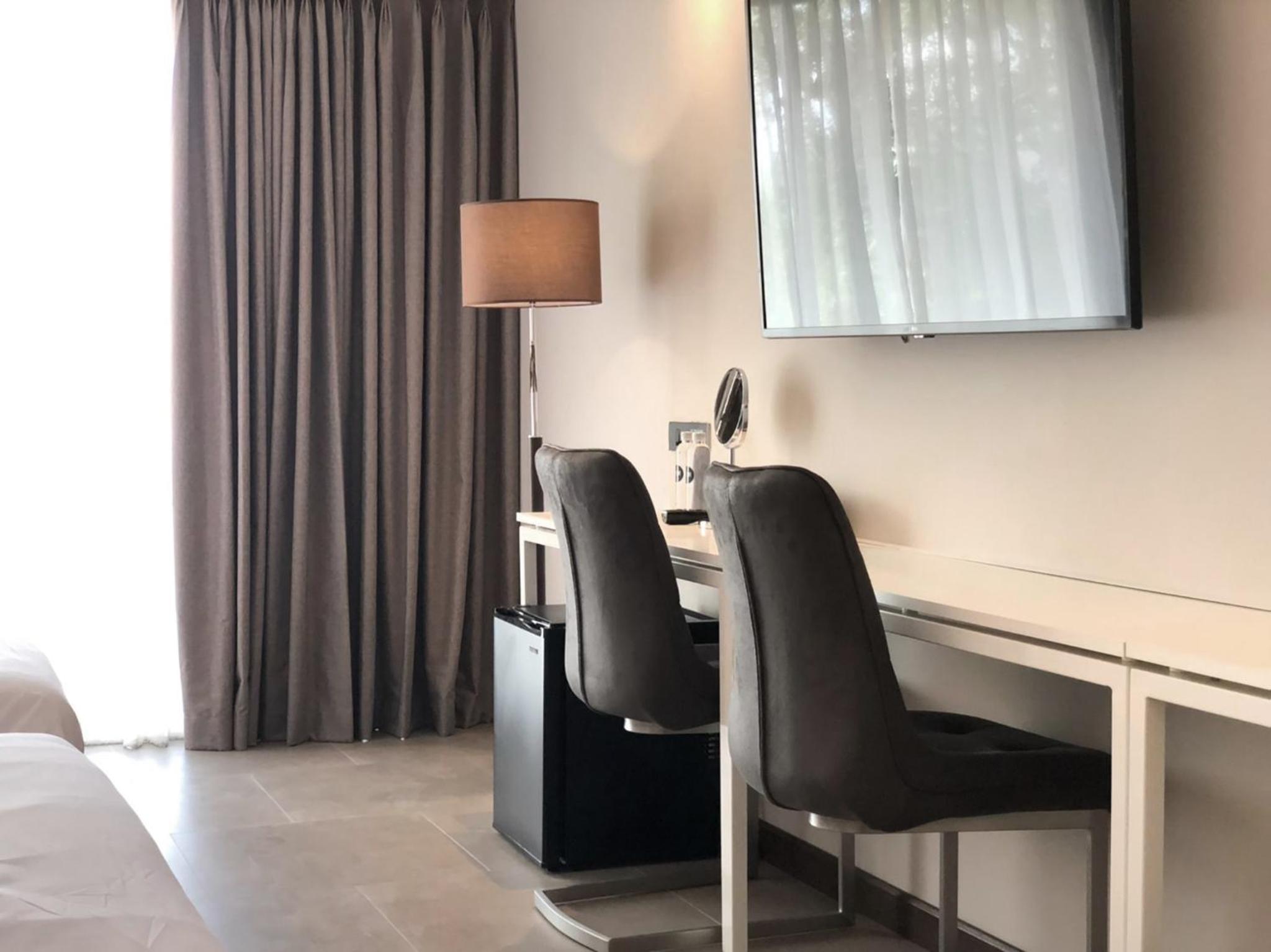 Triple Room with 1 King Size Bed and 1 Single Bed