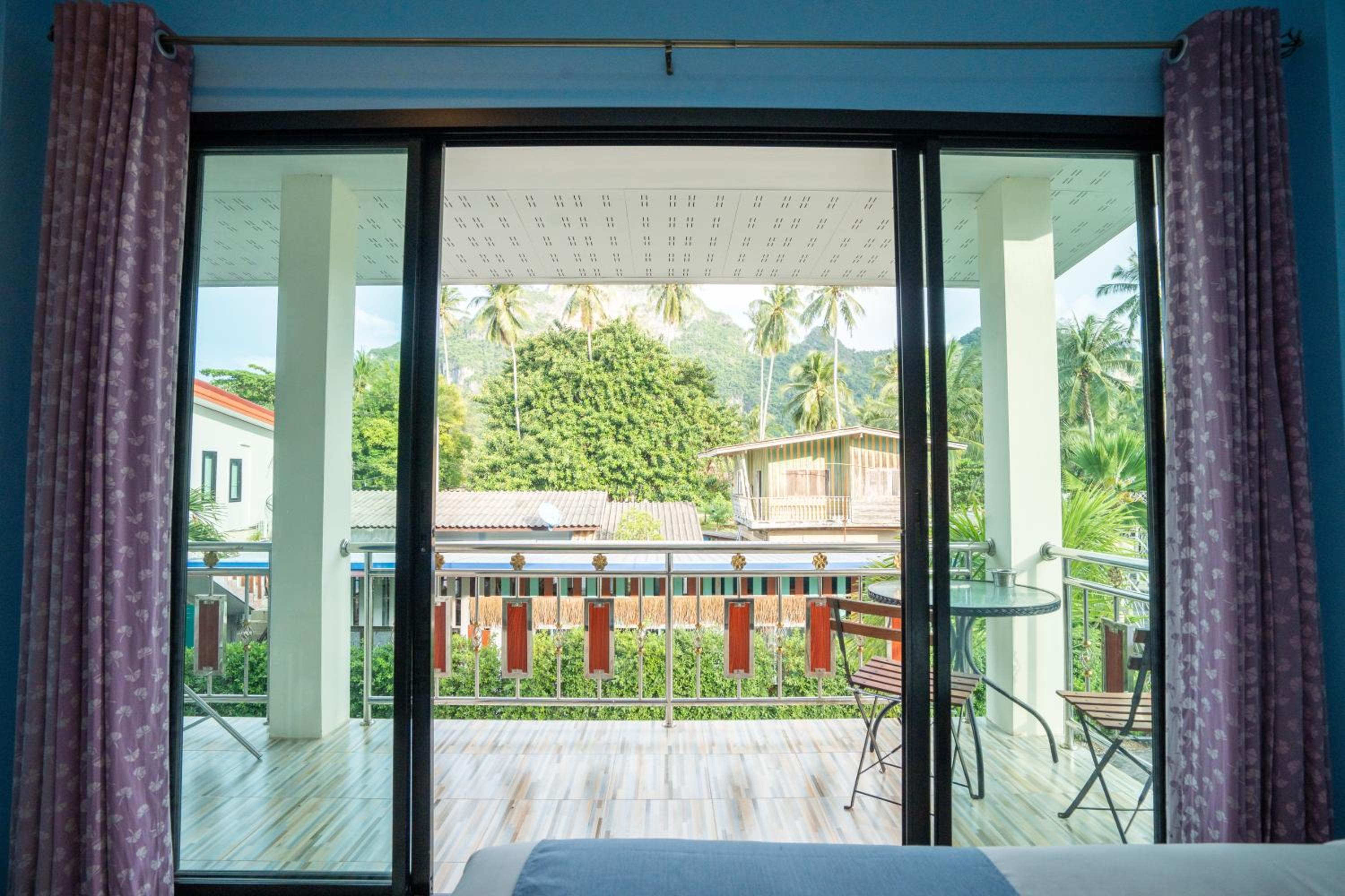 Standard Twin Room with Garden View