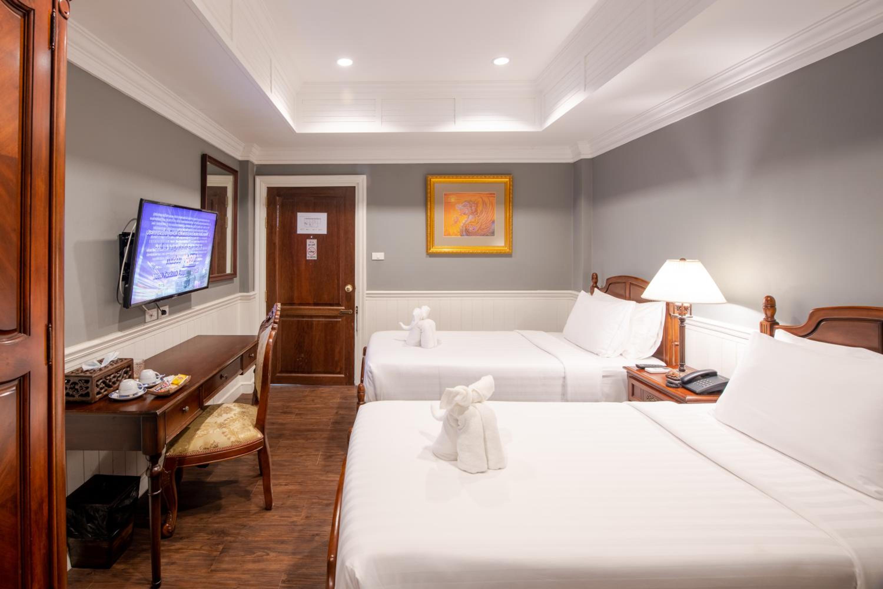 Deluxe Double or Twin Room (No Window)